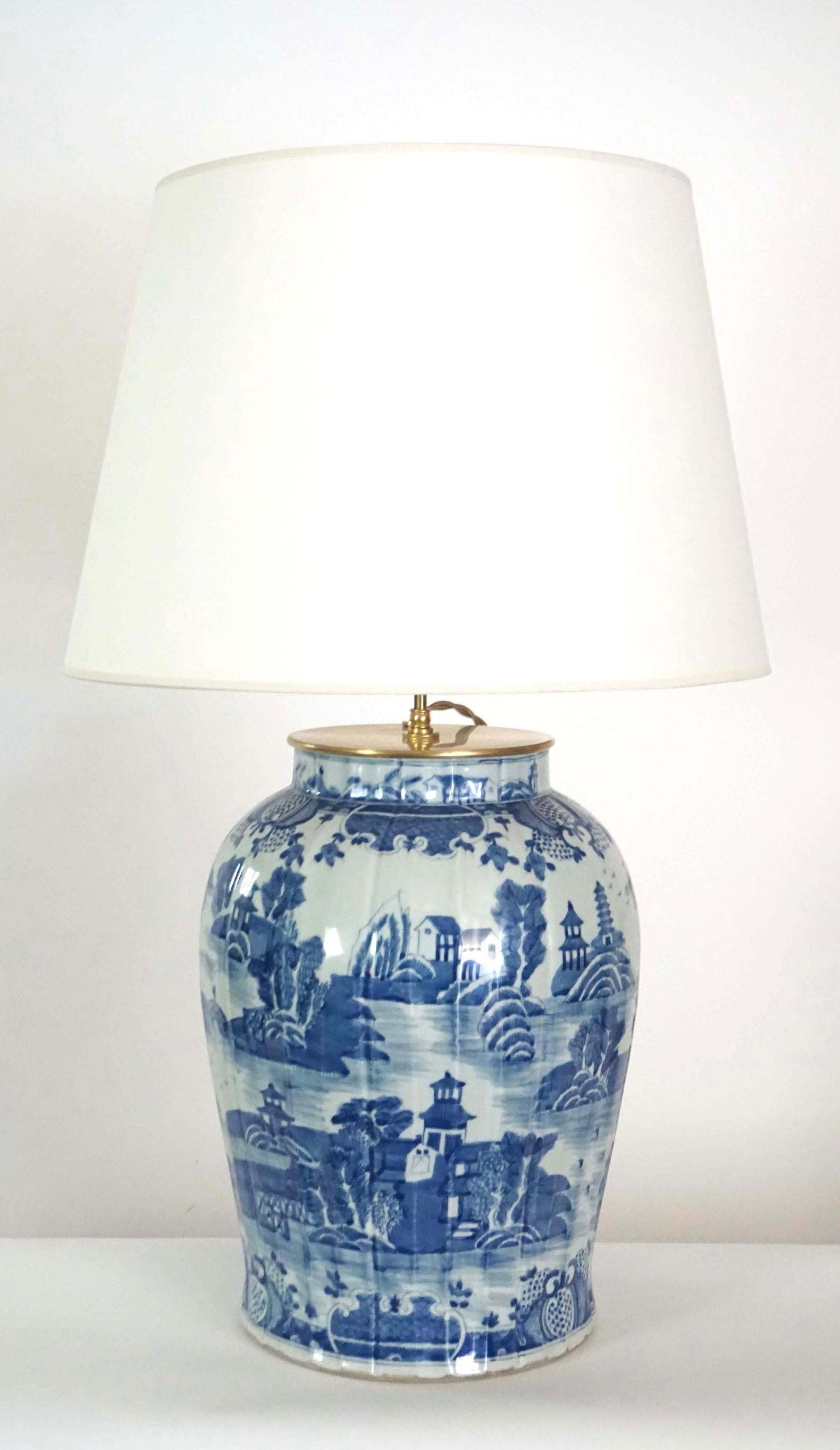 Large Chinese Late Qing Dynasty Blue and White Baluster Vase Table Lamp For Sale 6