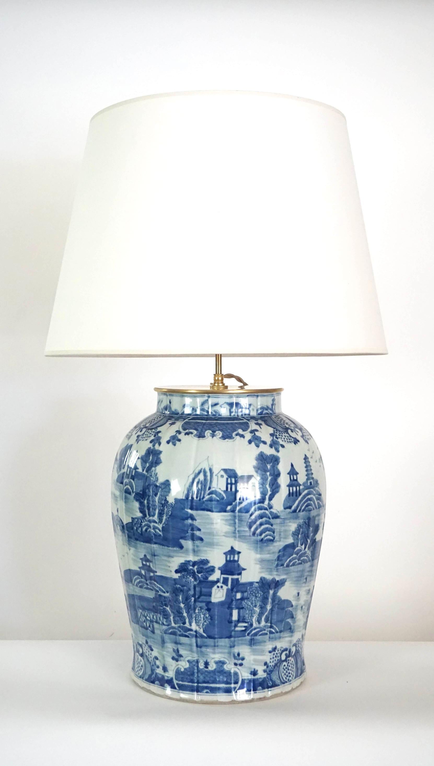 Hand-Crafted Large Chinese Late Qing Dynasty Blue and White Baluster Vase Table Lamp For Sale