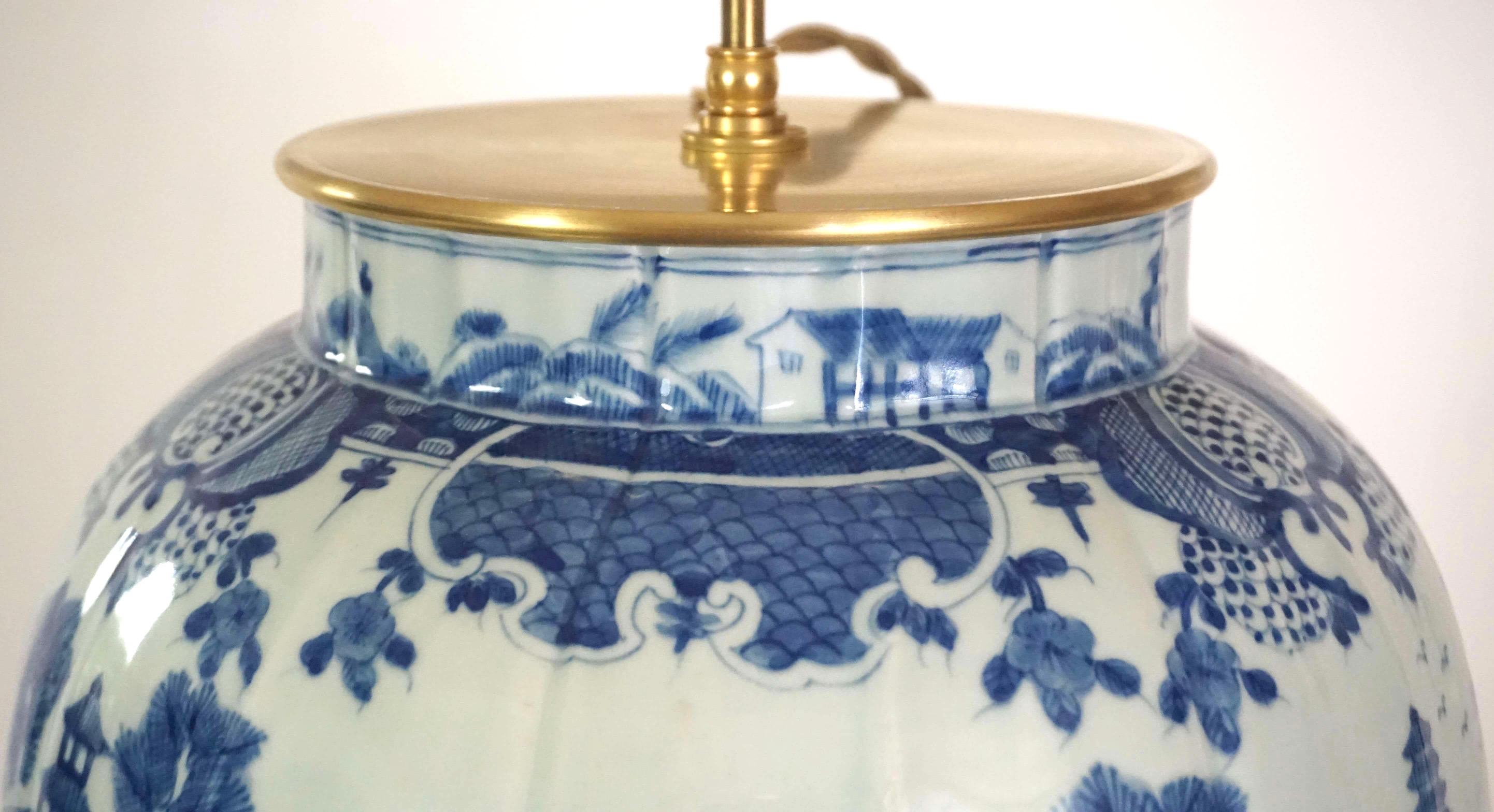 Large Chinese Late Qing Dynasty Blue and White Baluster Vase Table Lamp In Good Condition For Sale In Kinderhook, NY