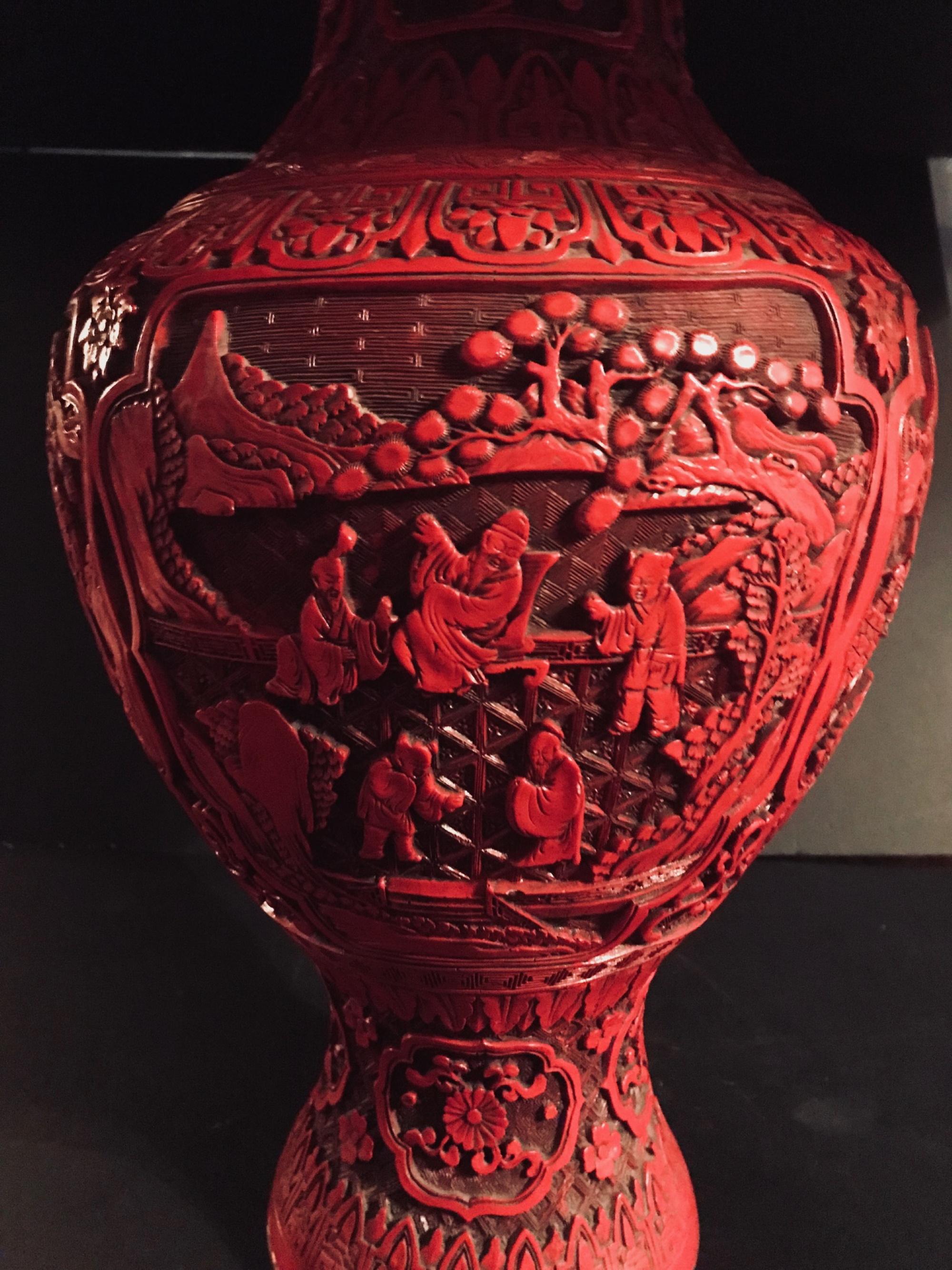 Large Chinese Late Qing Dynasty Cinnabar Red Lacquer Vase In Good Condition In Vero Beach, FL