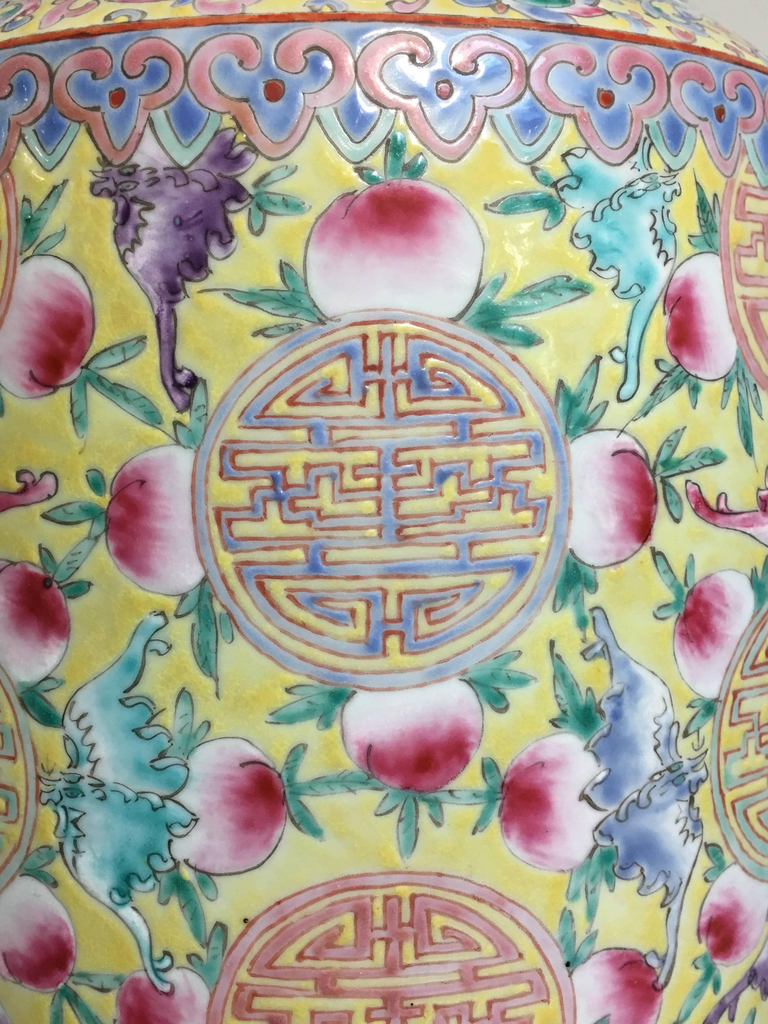 Große große chinesische Famille Jaune et Rose Porzellanvase aus der späten Republikzeit im Angebot 3