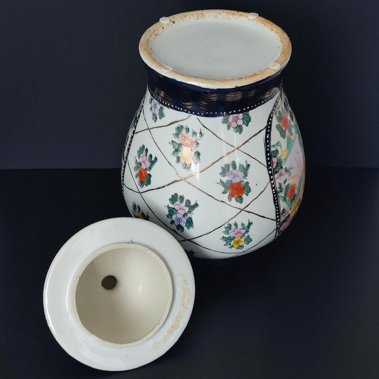 Grande vaso cinese con coperchio e decorazione di Cupido in vendita 1