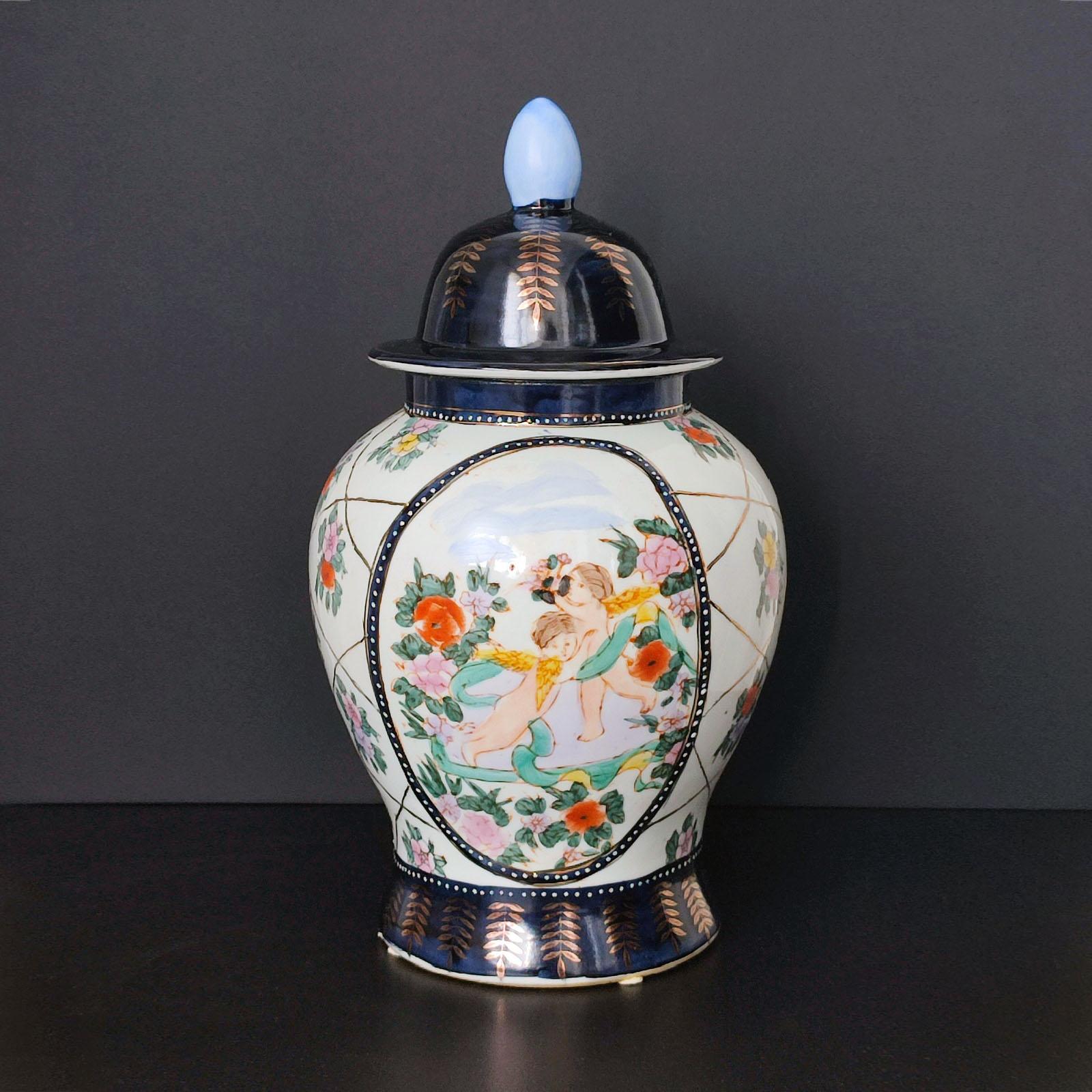 Grande vaso cinese con coperchio Cupido
Vaso smaltato di ottime dimensioni e in ottime condizioni.
L'insieme è smaltato in modo vivace con cupidi, fiori e fogliame.
Altezza 37 cm
Buone condizioni d'uso, normale usura.