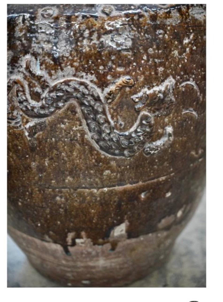 Großes chinesisches Martaban-Gefäß, Ming Dynasty (Glasiert) im Angebot