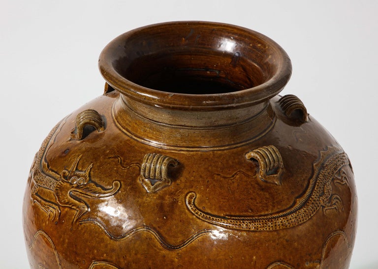 Large Chinese Martaban Ming Dynasty Stoneware Storage Vase with Dragons For Sale 2