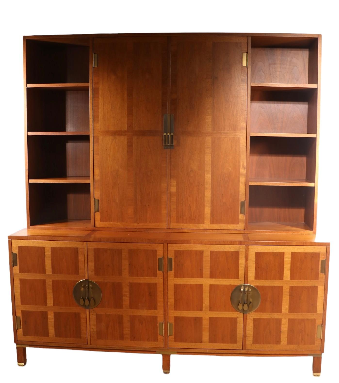 Grande mobile credenza cinese in stile moderno di Baker Milling Road Furniture In condizioni buone in vendita a New York, NY