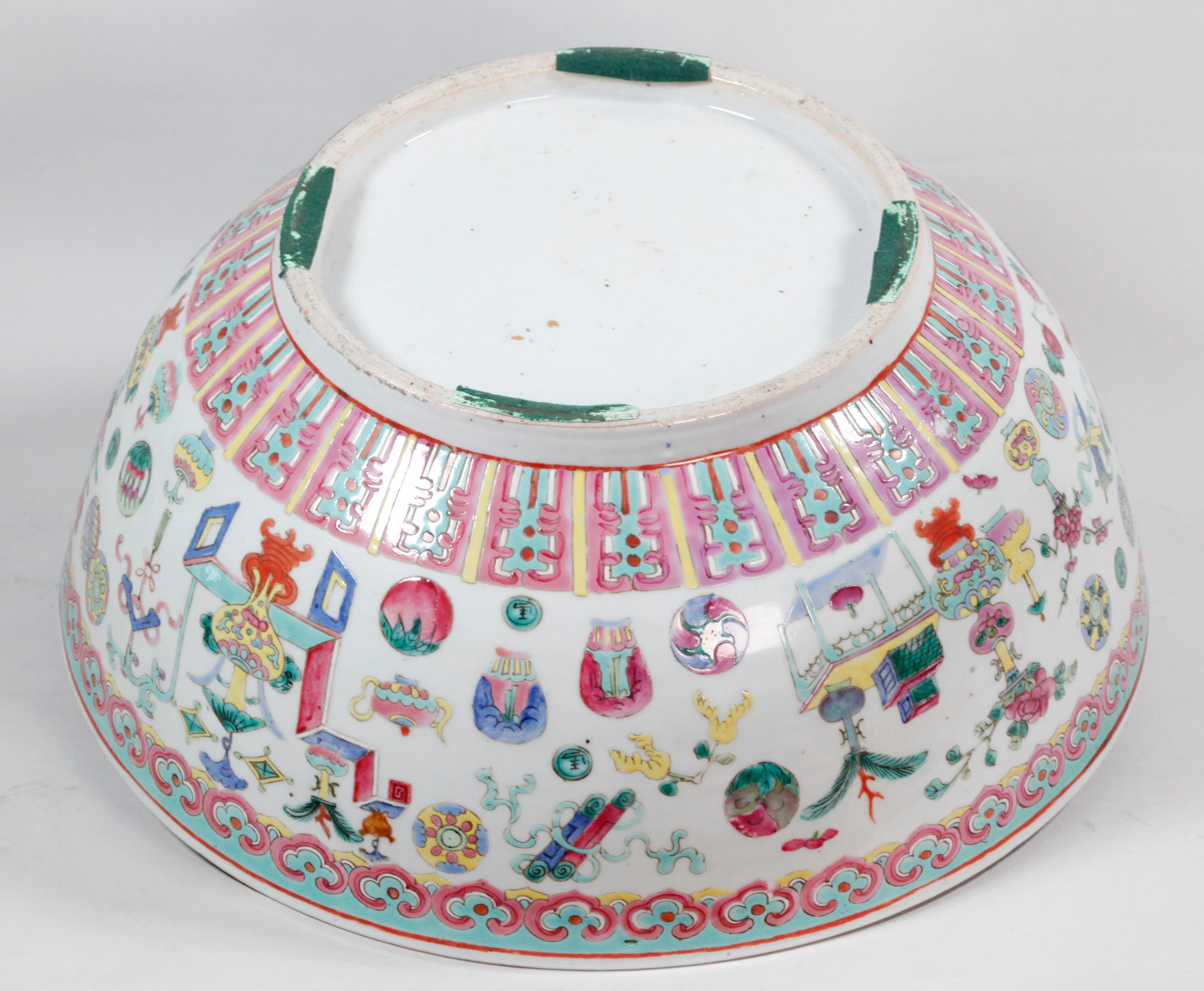 Gran cuenco chino de porcelana multicolor en Bueno estado para la venta en New York, NY