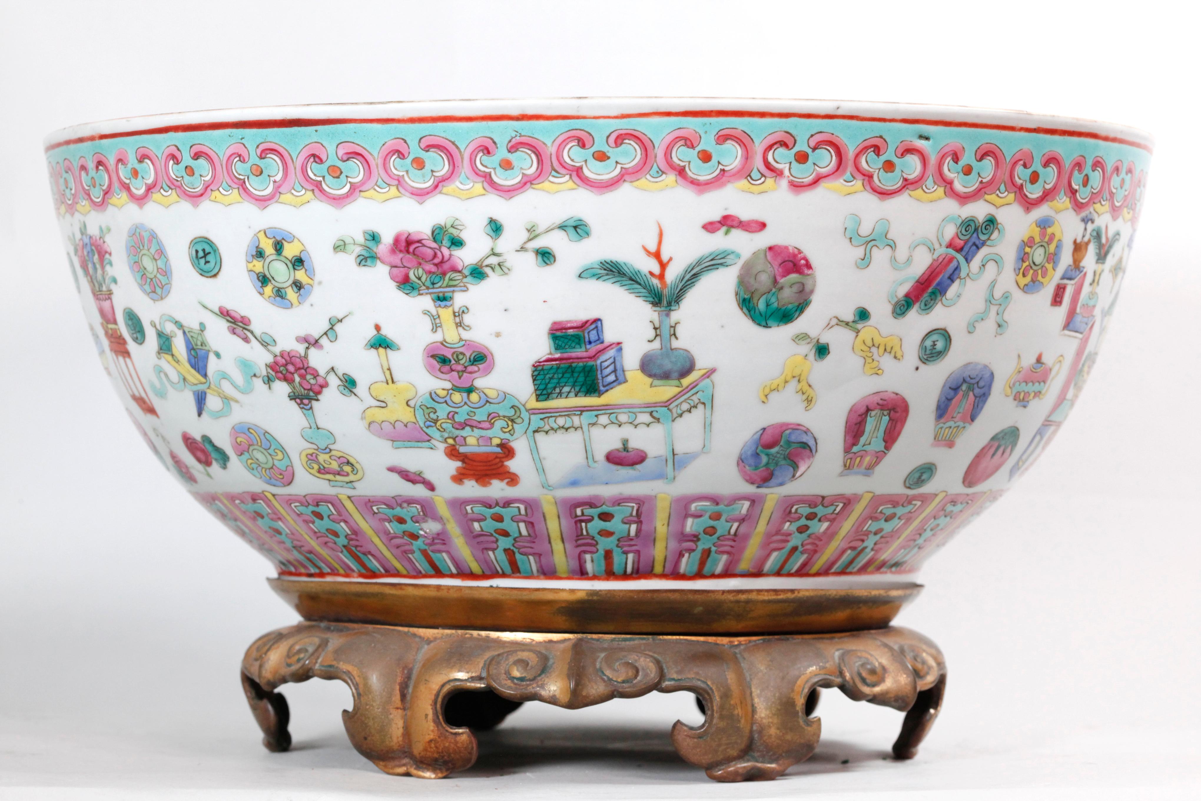 Gran cuenco chino de porcelana multicolor siglo XX en venta