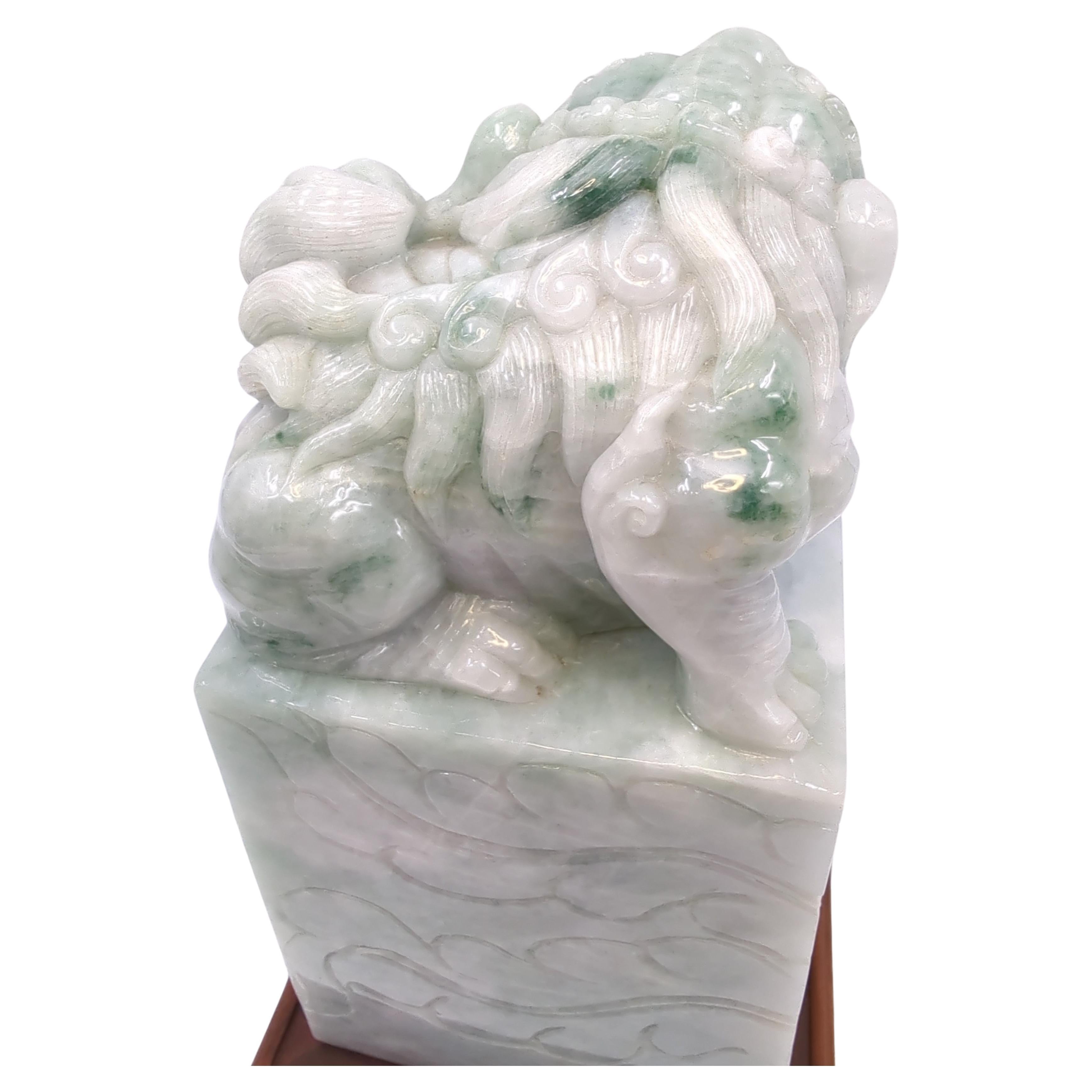 Large Chinese Natural Untreated Jadeite Foo Dog Lion Seal Stone Carving w Stand en vente 1