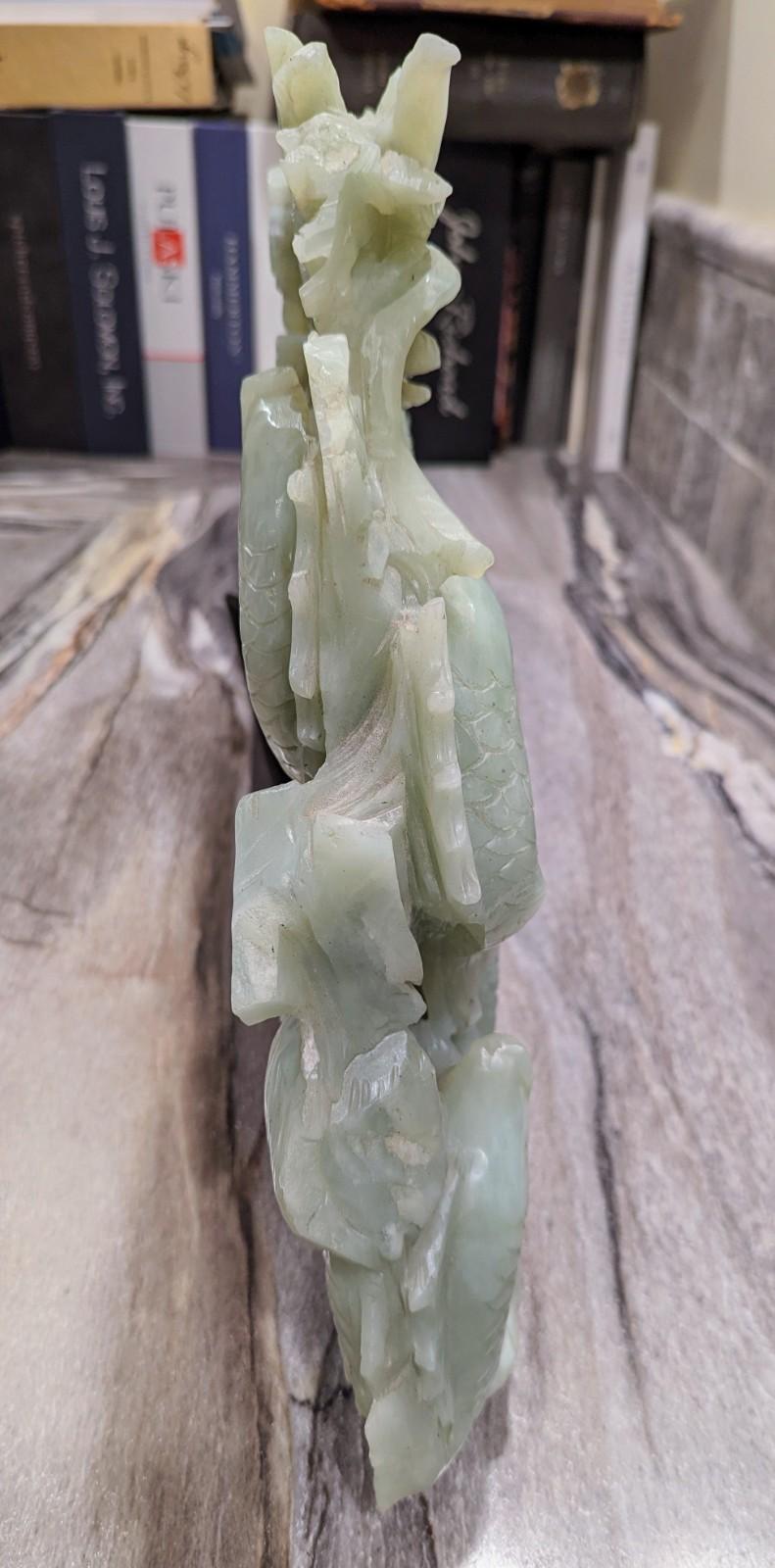 Große chinesische Nephrit-Jade-Stein-Skulptur, handgeschnitzte Kunstdrachen-Statue im Angebot 5