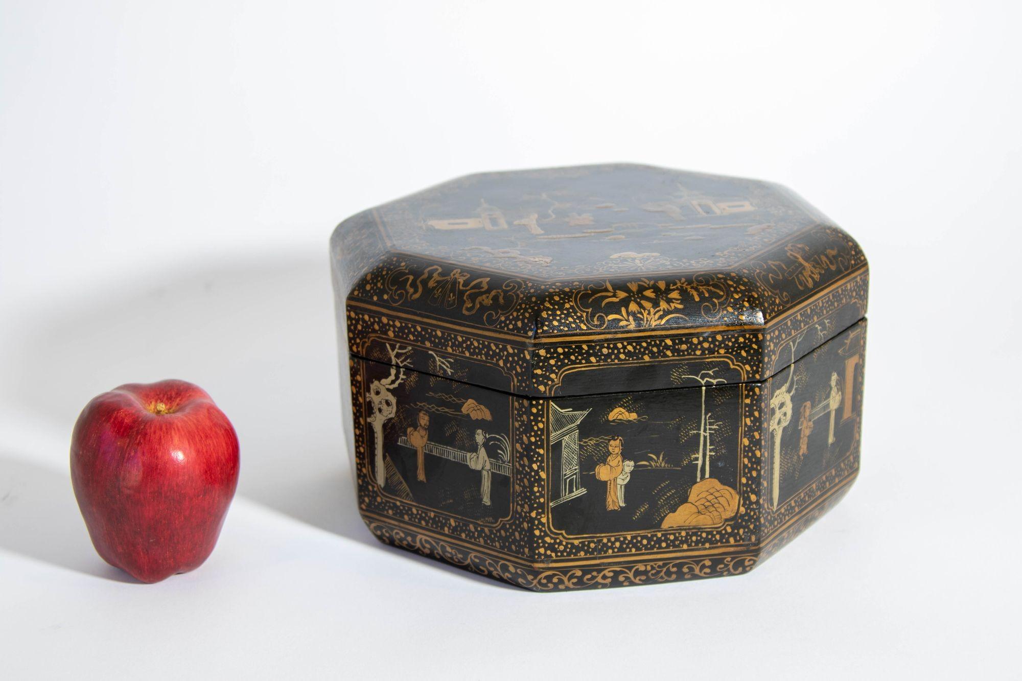 Large Chinese Octagonal Black Lacquered Gilt Painted Covered Box 1950s For Sale 4
