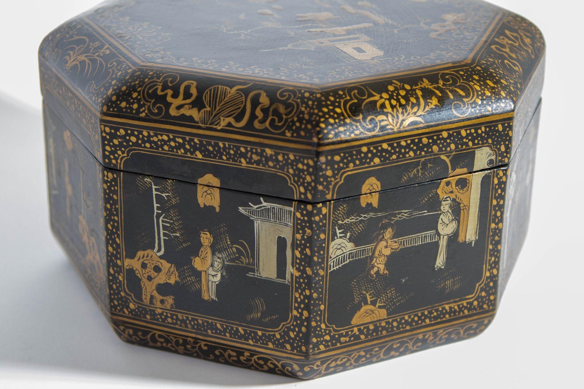 Large Chinese Octagonal Black Lacquered Gilt Painted Covered Box 1950s In Good Condition For Sale In North Hollywood, CA