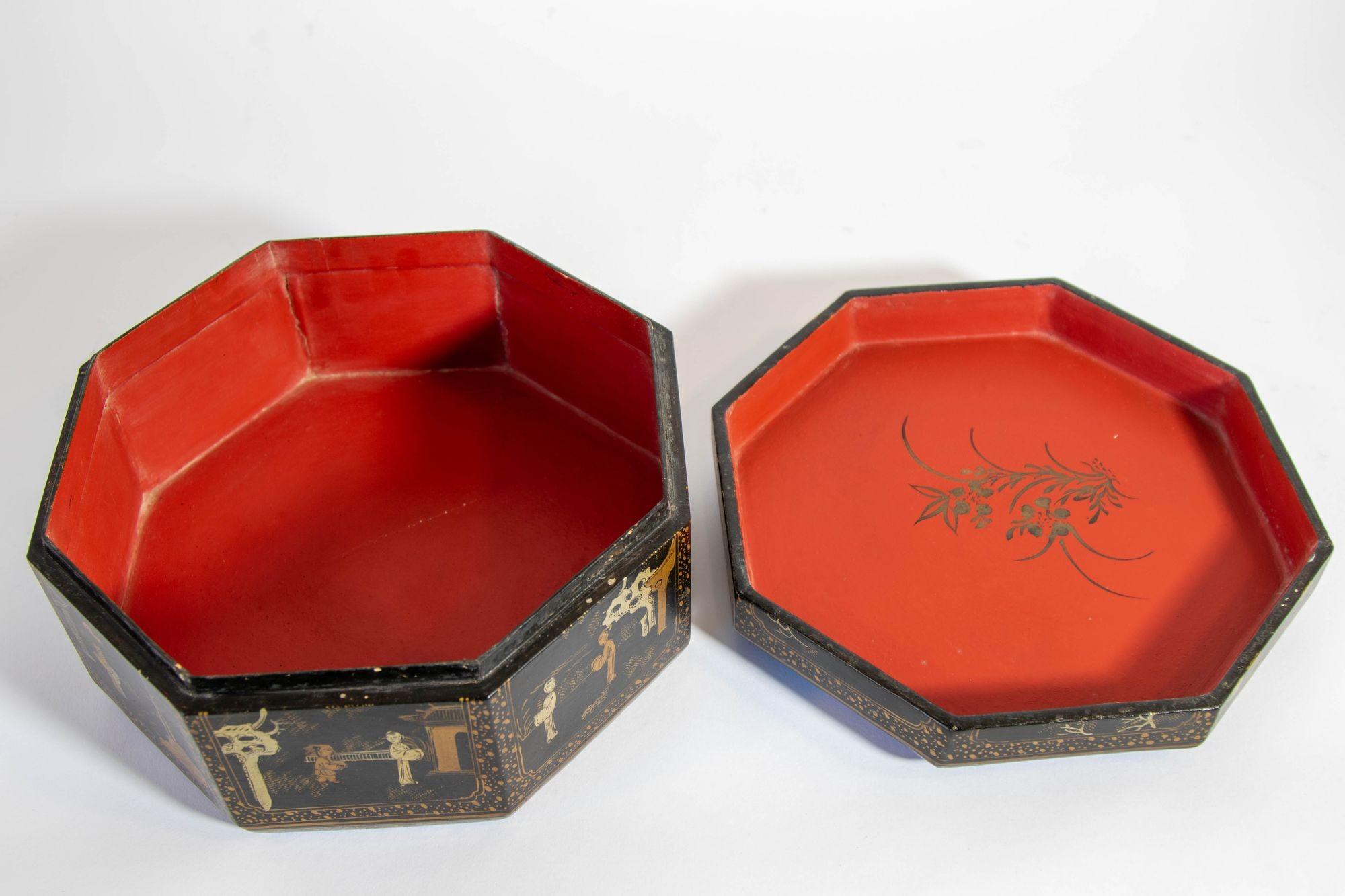 Large Chinese Octagonal Black Lacquered Gilt Painted Covered Box 1950s For Sale 2