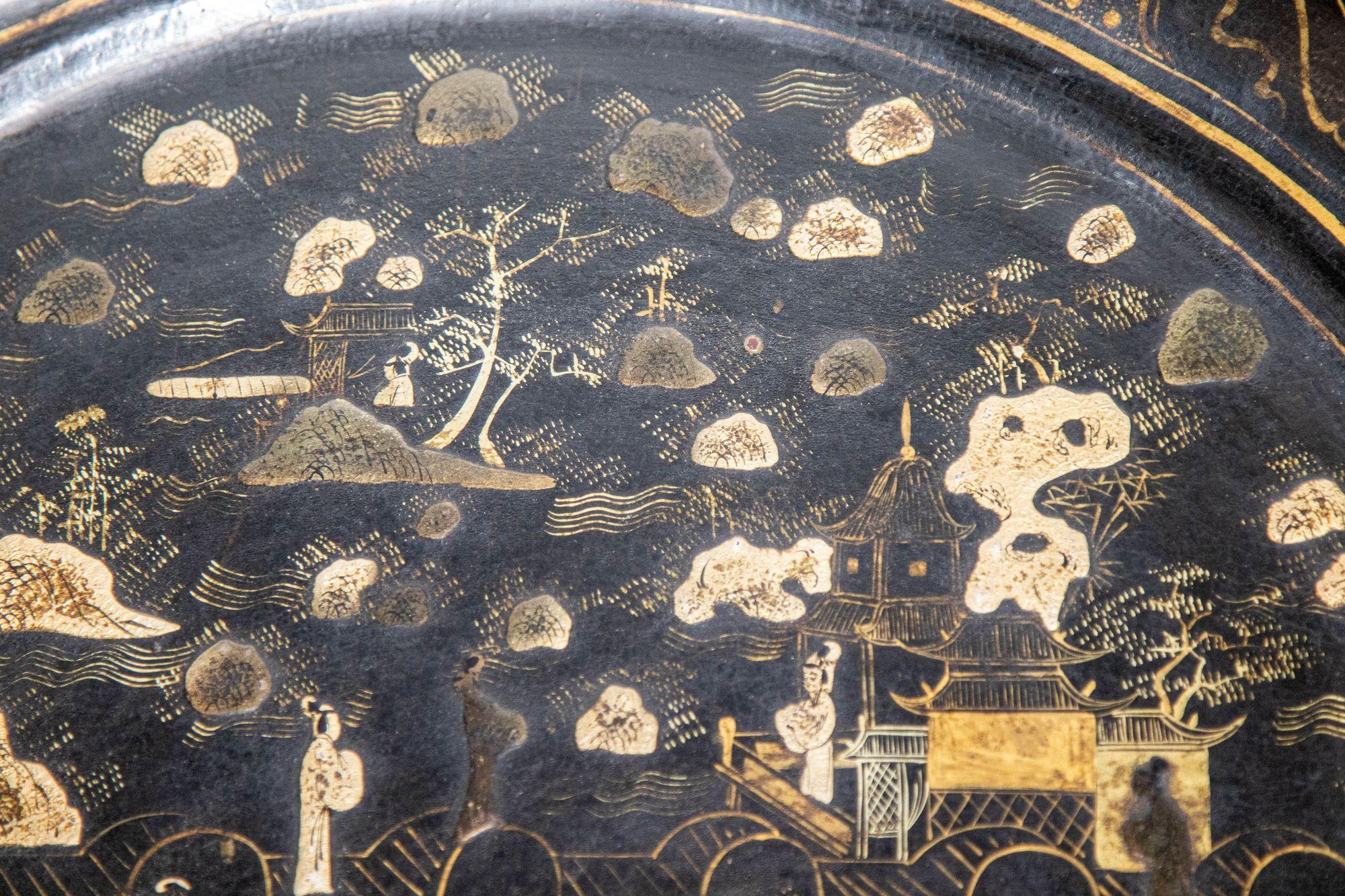 Cinese Grande piatto cinese in laccato nero dorato dipinto a mano anni '40 in vendita
