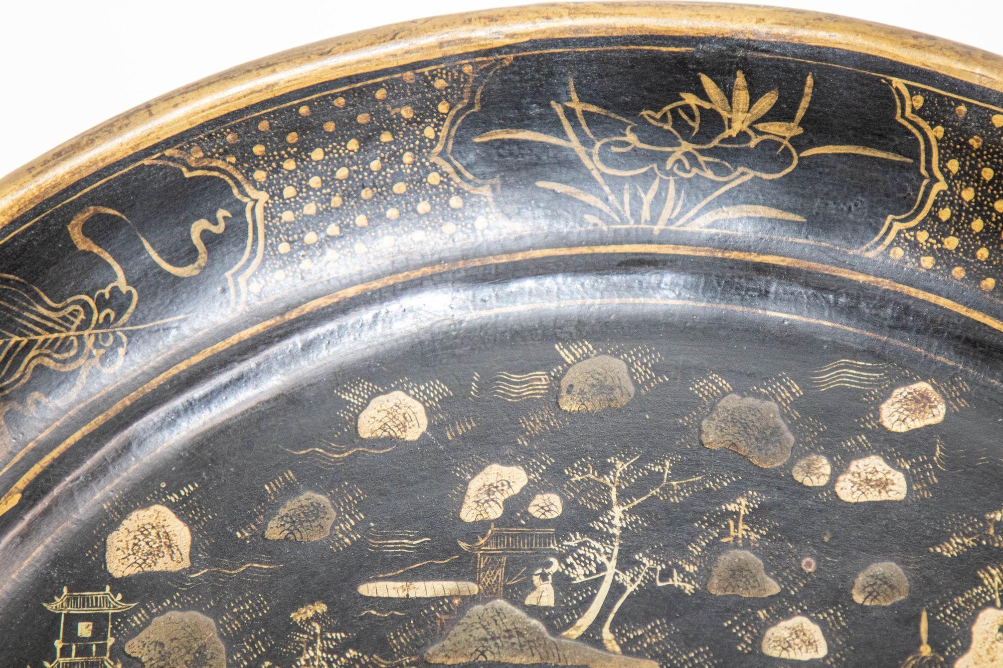 Dorato Grande piatto cinese in laccato nero dorato dipinto a mano anni '40 in vendita