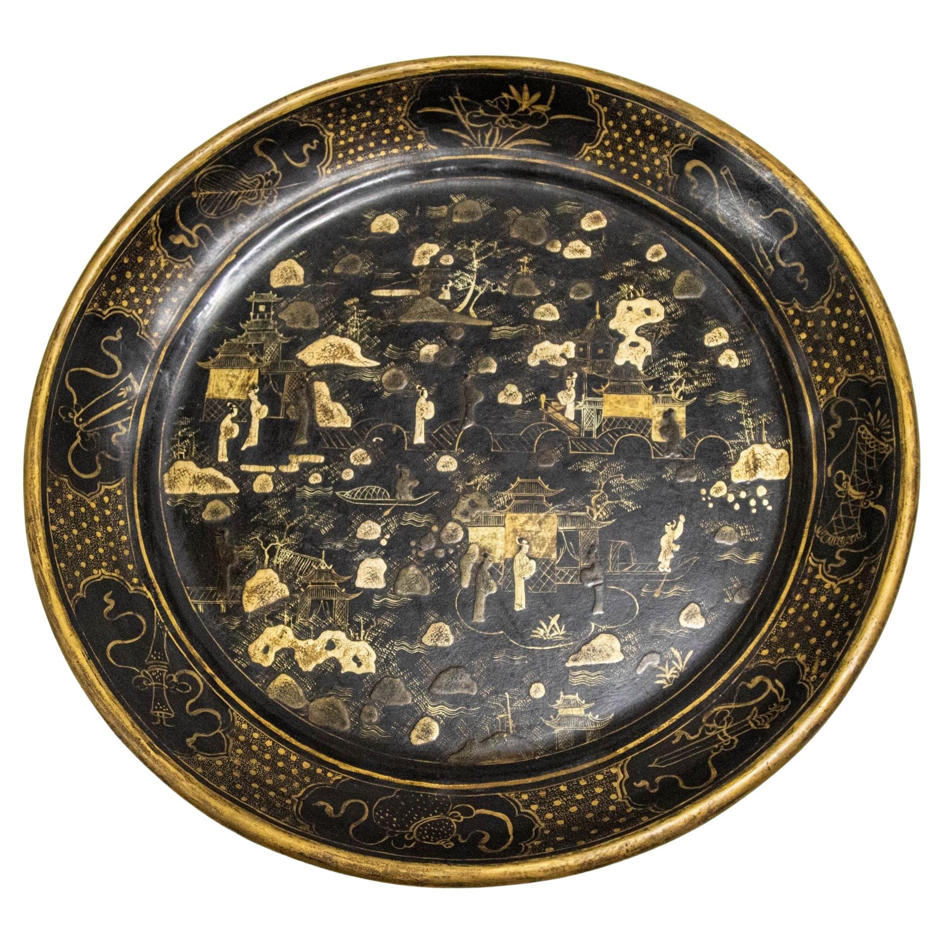 Grande piatto cinese in laccato nero dorato dipinto a mano anni '40