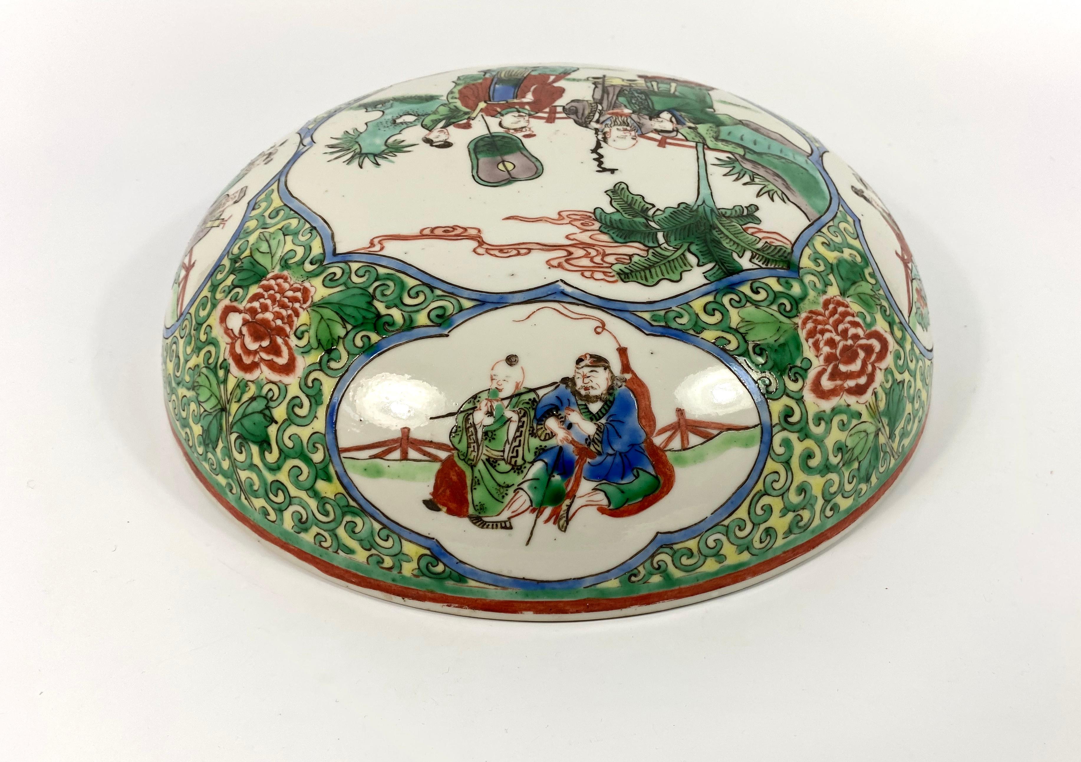 Large Chinese Porcelain Box and Cover, Famille Verte, circa 1900, Qing Dynasty In Good Condition In Gargrave, North Yorkshire