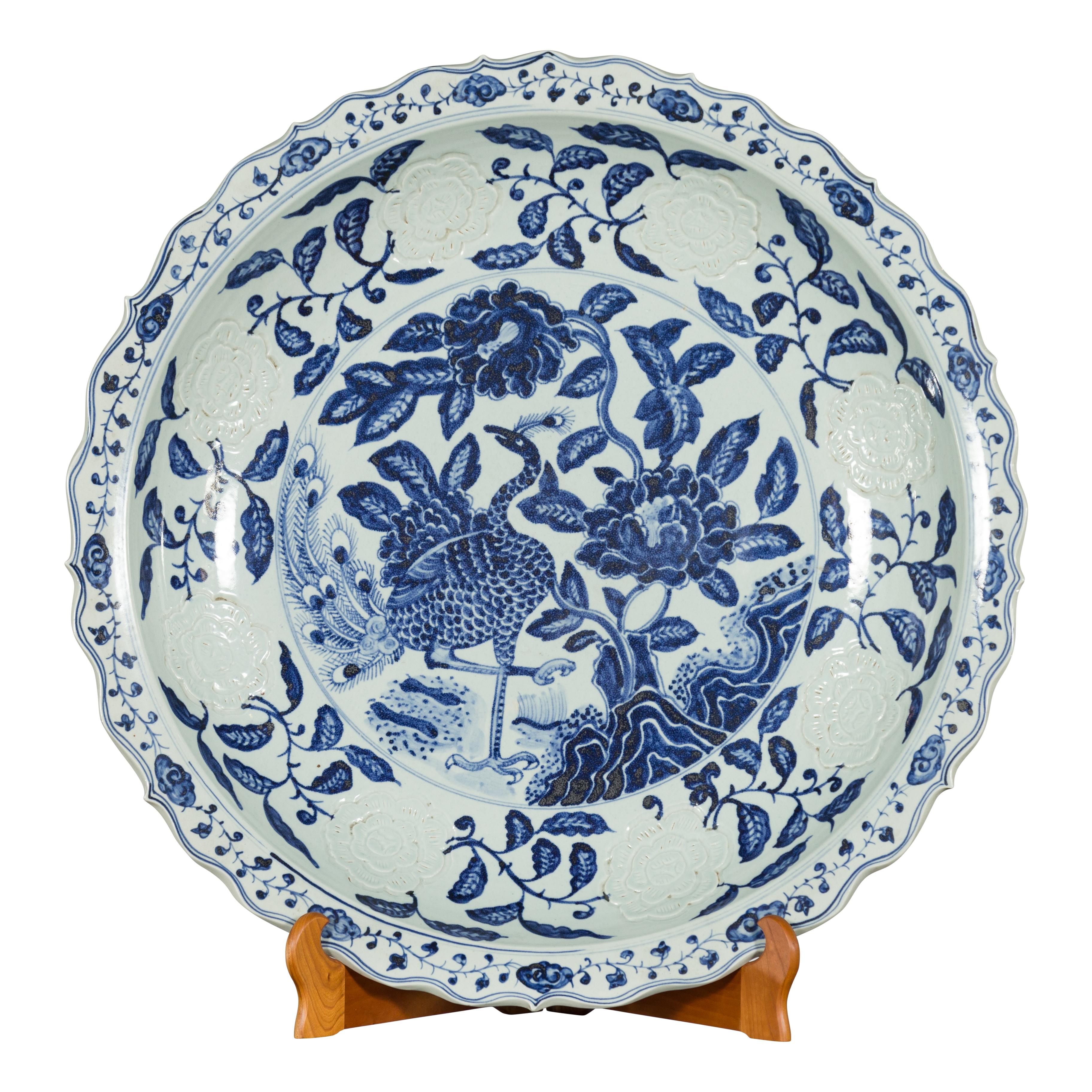 Large Chinese Porcelain Charger Plate with Hand-Painted Blue and White Décor For Sale 12