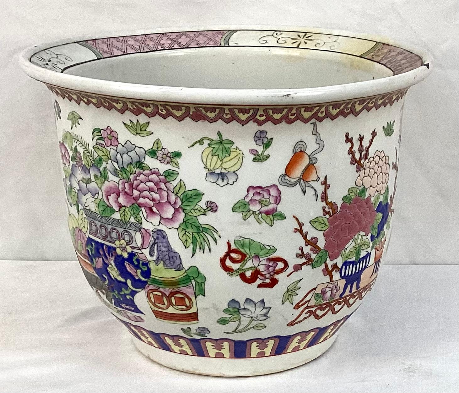 Large colorful vintage Chinese porcelain fishbowl/planter from the Qing period. Features classic oriental floral motif. Overall, the piece is in wonderful condition with a beautiful vivid multi-color palette.

Dimensions
10