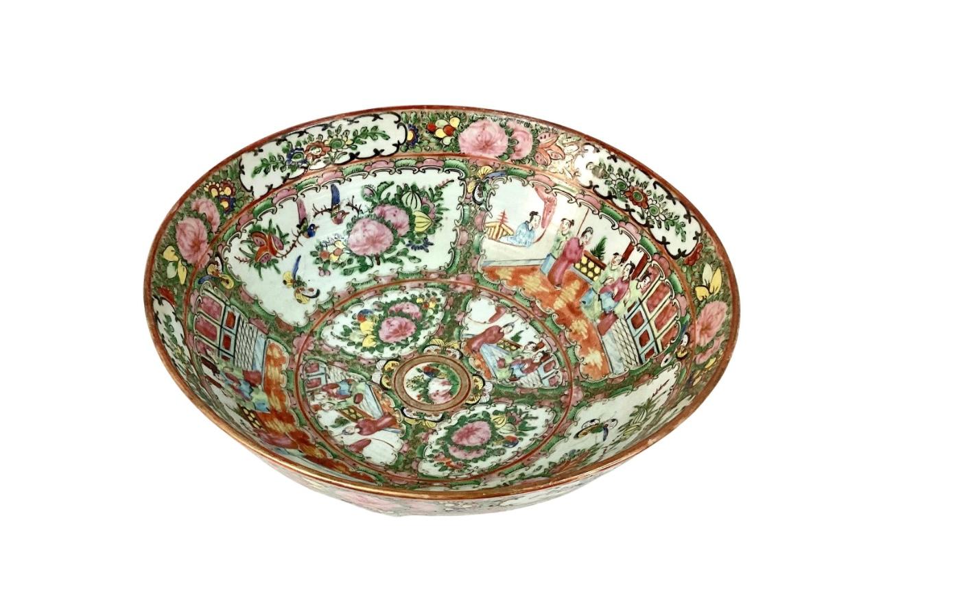 Große Famille-Rose-Medaillon-Schale aus chinesischem Porzellan #10 (Chinesischer Export) im Angebot