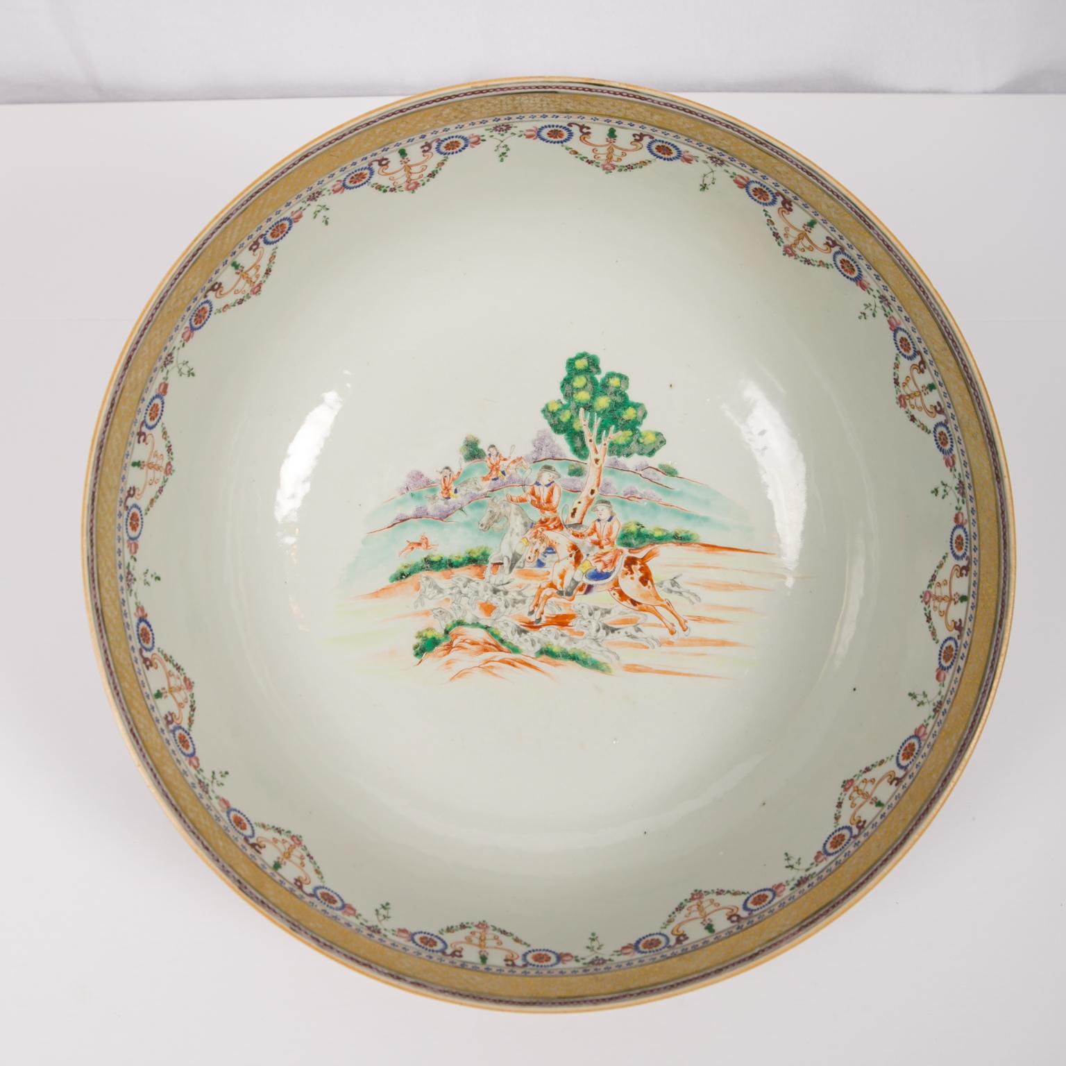 Large Antique 18th century Chinese Porcelain Hunt Bowl Made circa 1770 2