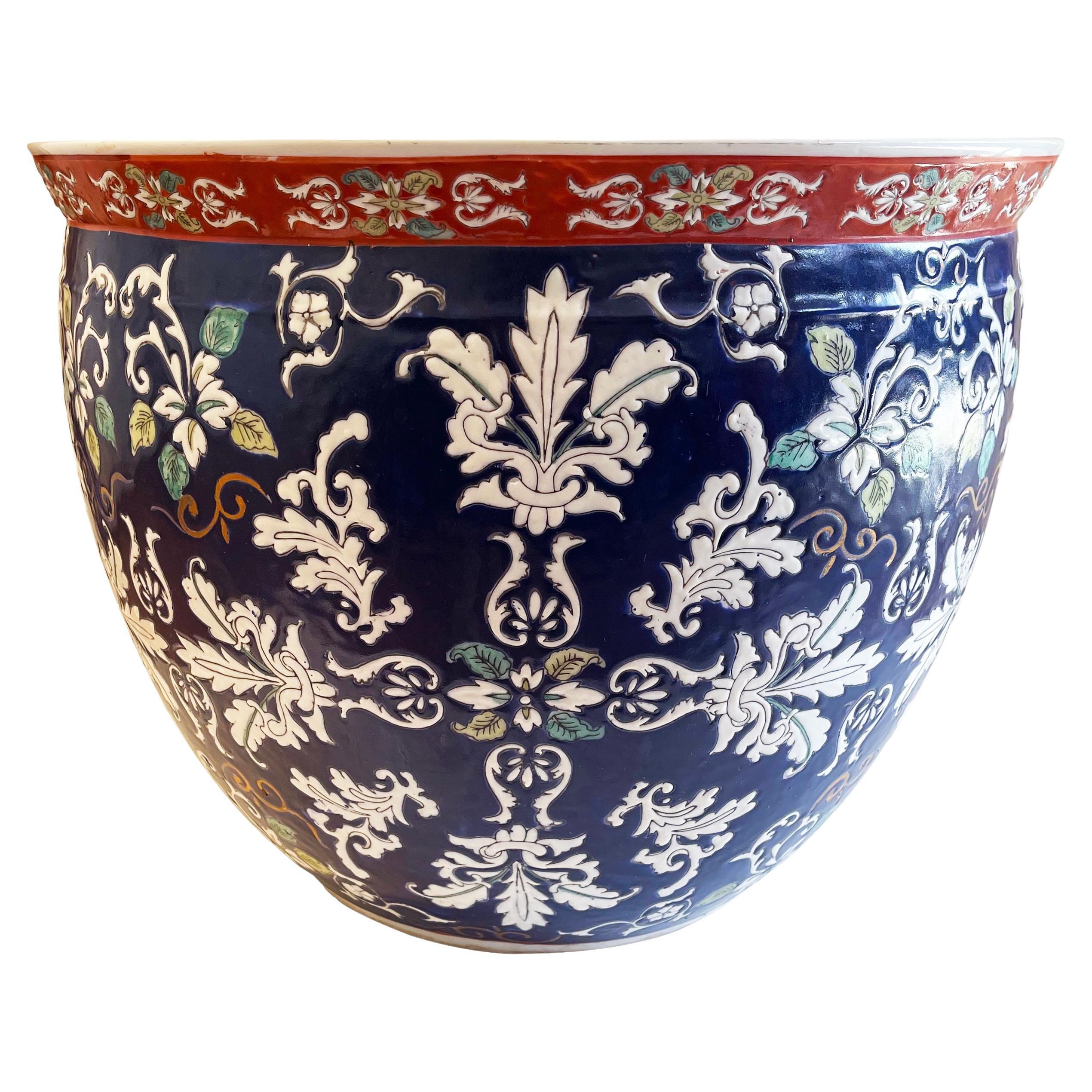 Beautifully decorated Chinese Export porcelain Jardiniere (Cachepot) or Fish Bowl, hand decorated in a Famille-Rose pattern and dating to the mid-20th century.
The Pattern is also slightly  inspired by the French baroque style.

This piece is