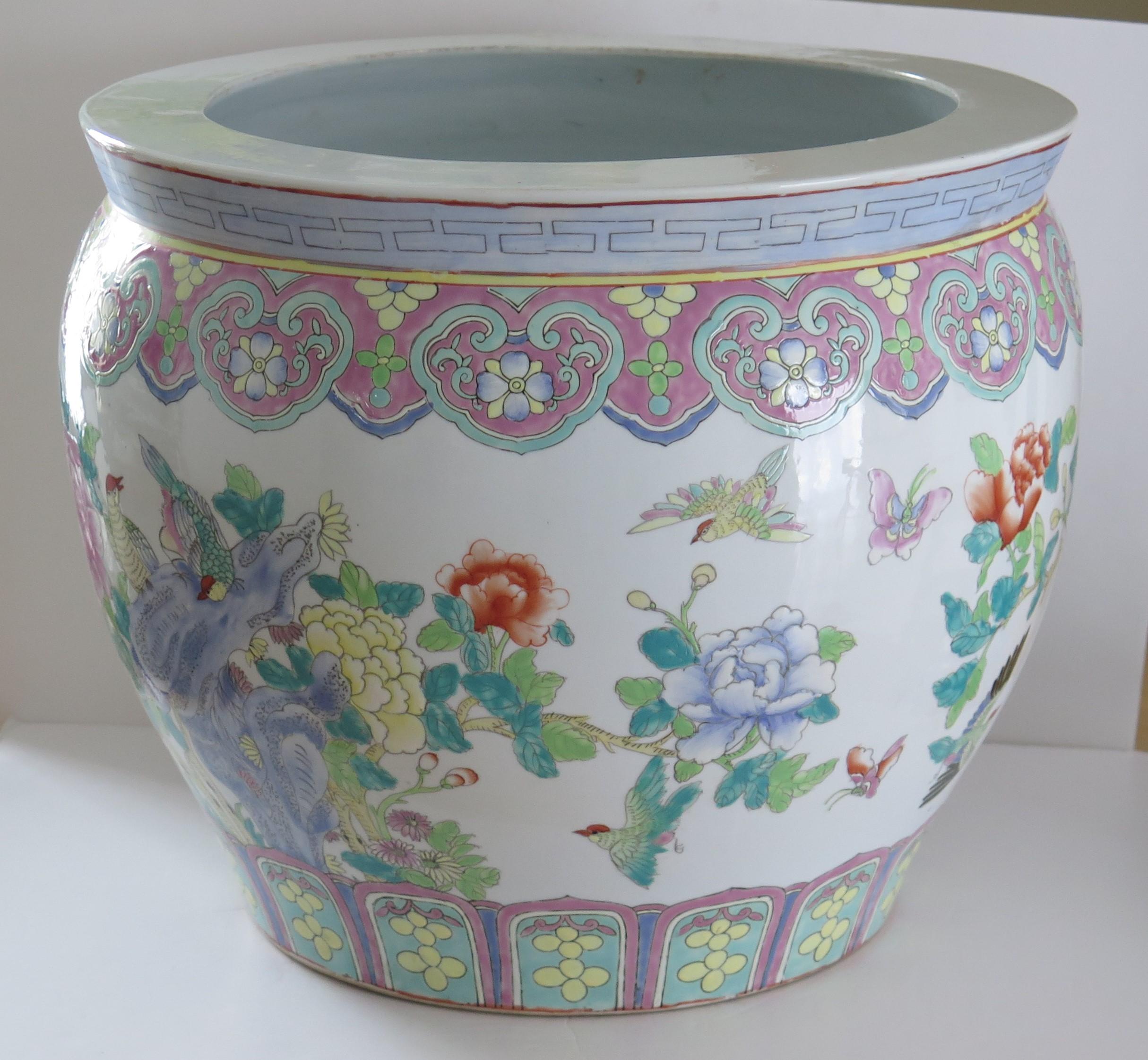 Large Chinese Porcelain Jardiniere or Fish Bowl Hand Painted, Mid-20th Century In Good Condition In Lincoln, Lincolnshire