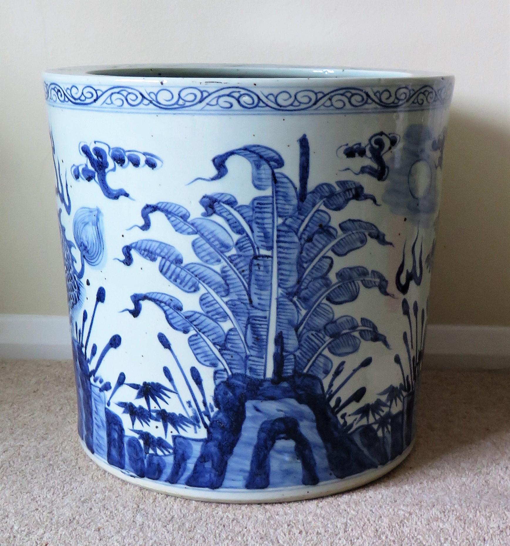 Large Chinese Porcelain Jardiniere or Planter Jar Blue and White, hand painted 1