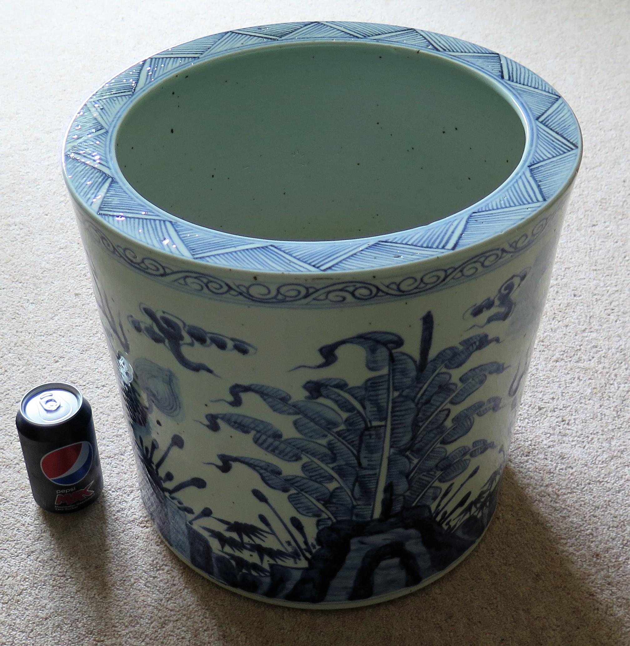 Large Chinese Porcelain Jardiniere or Planter Jar Blue and White, hand painted  10