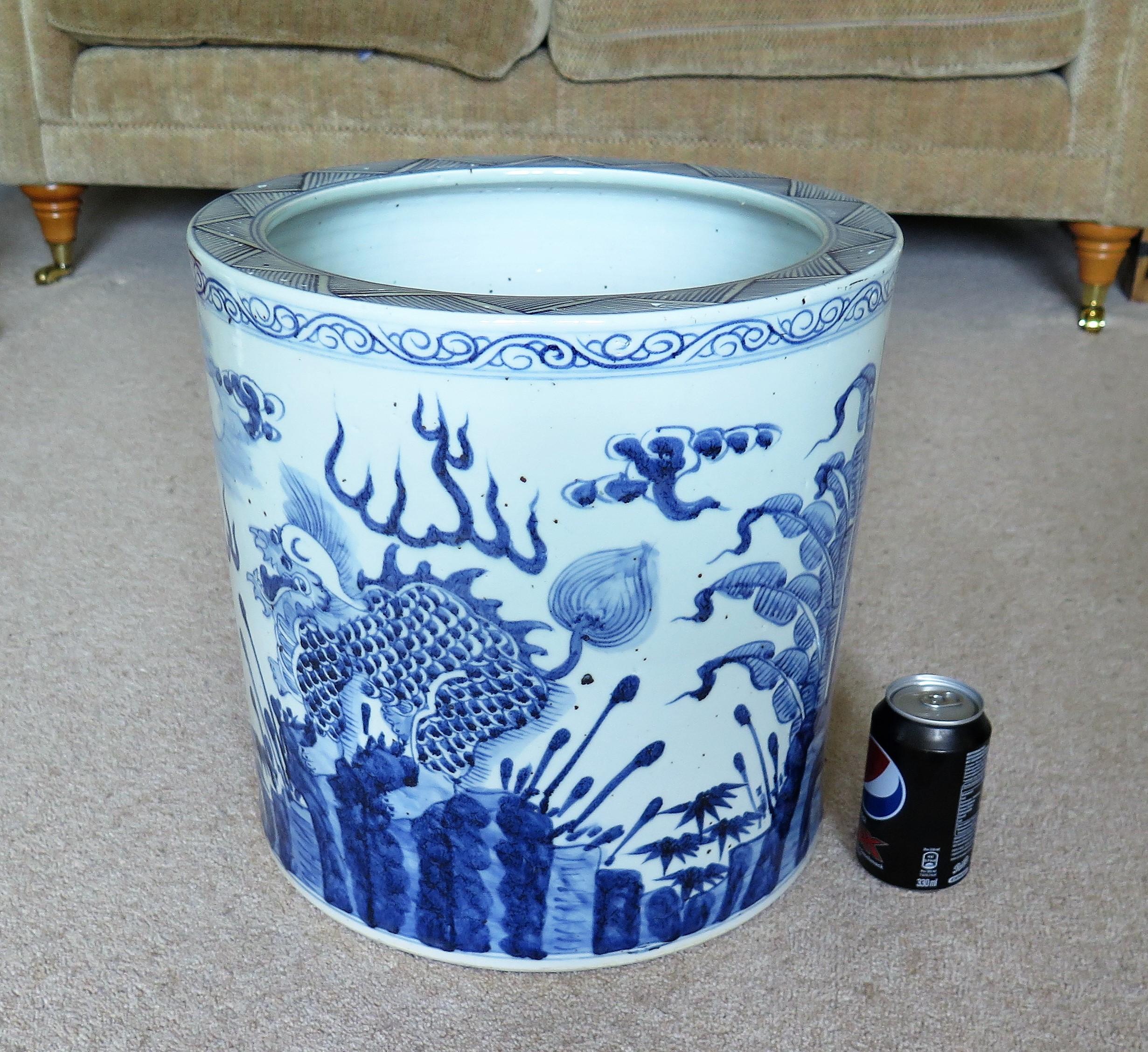 Large Chinese Porcelain Jardiniere or Planter Jar Blue and White, hand painted  11