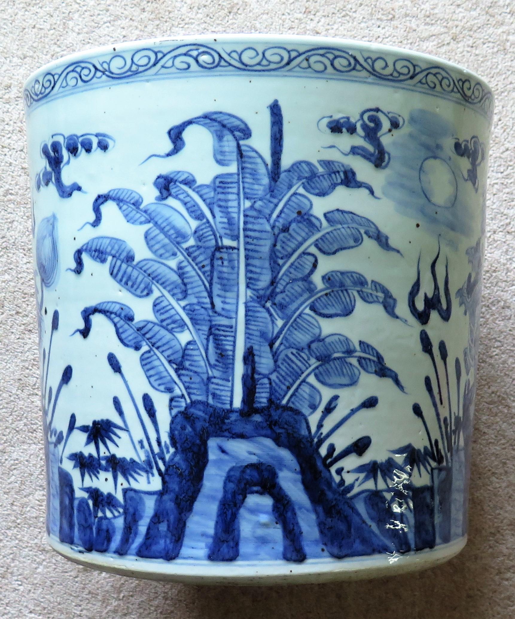Qing Large Chinese Porcelain Jardiniere or Planter Jar Blue and White, hand painted 