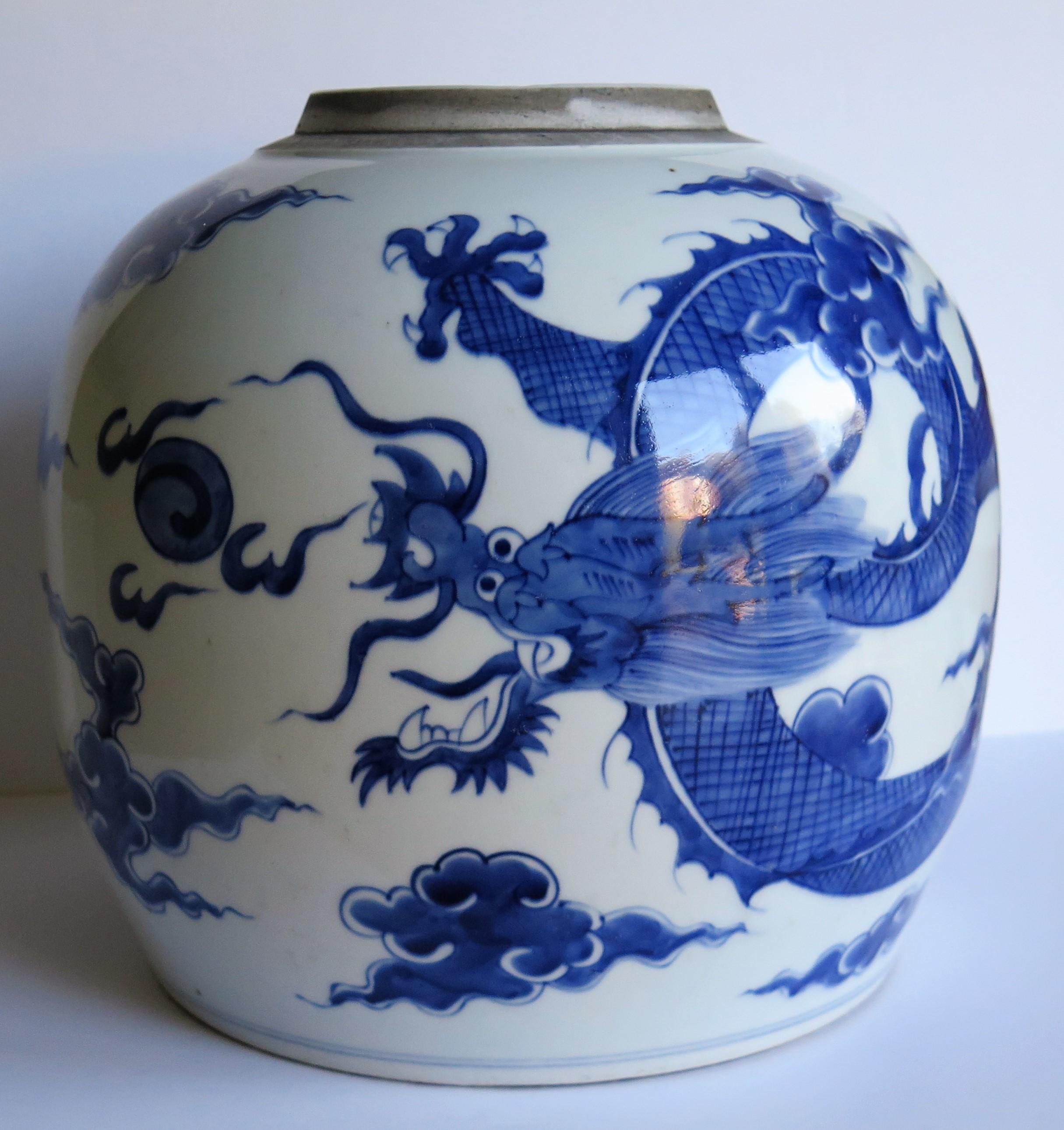 Large Chinese Porcelain Lidded Jar Hand Painted Blue and White, Double Circle 4