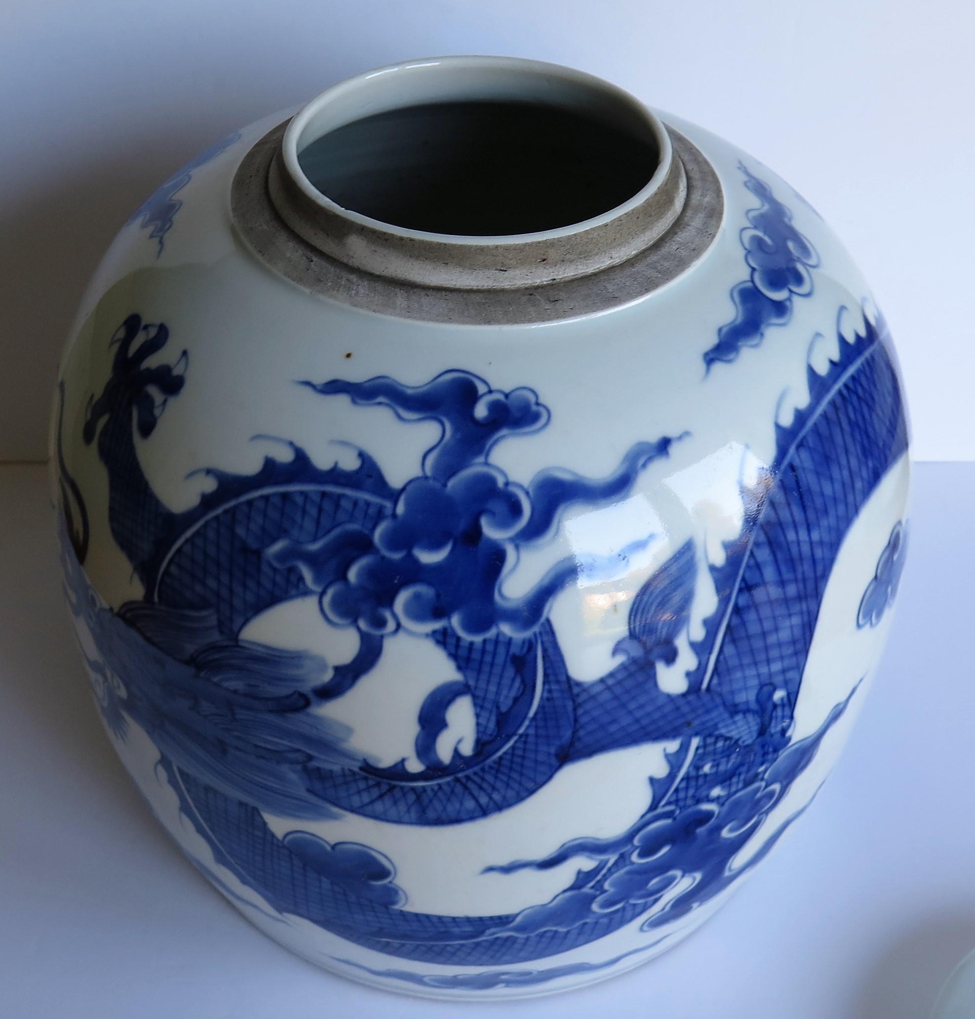 Large Chinese Porcelain Lidded Jar Hand Painted Blue and White, Double Circle 7