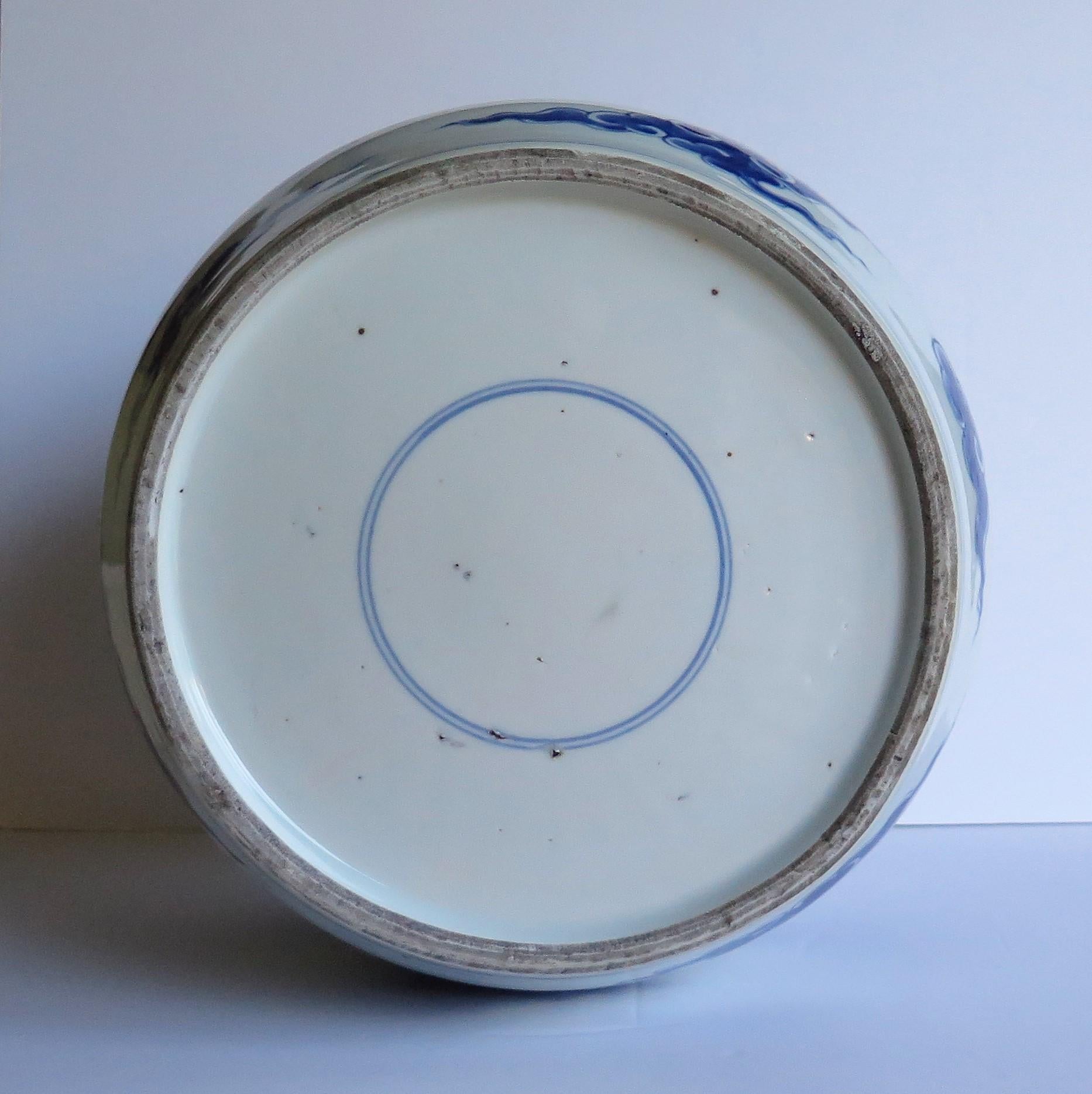 Large Chinese Porcelain Lidded Jar Hand Painted Blue and White, Double Circle 10