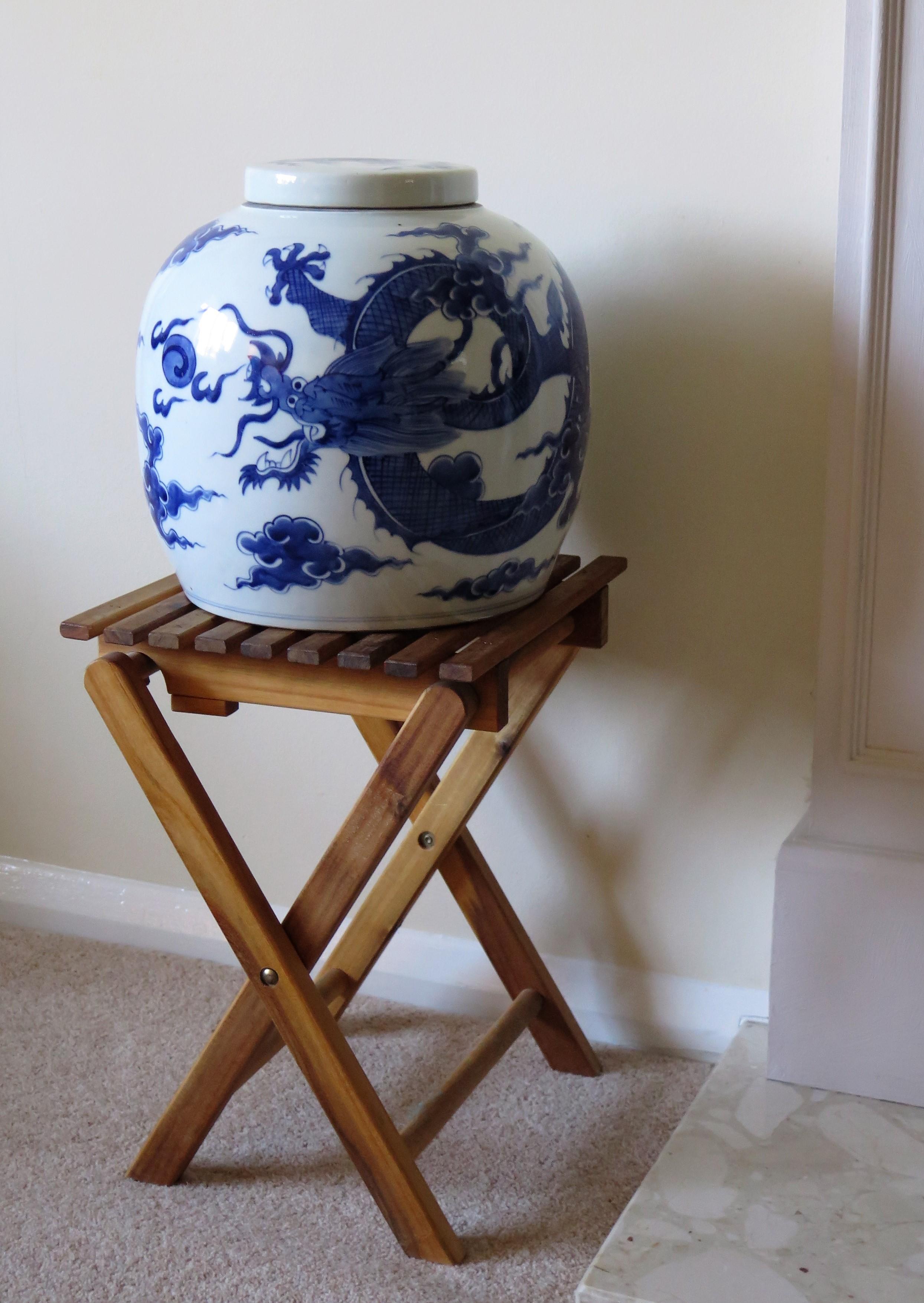 Large Chinese Porcelain Lidded Jar Hand Painted Blue and White, Double Circle 11