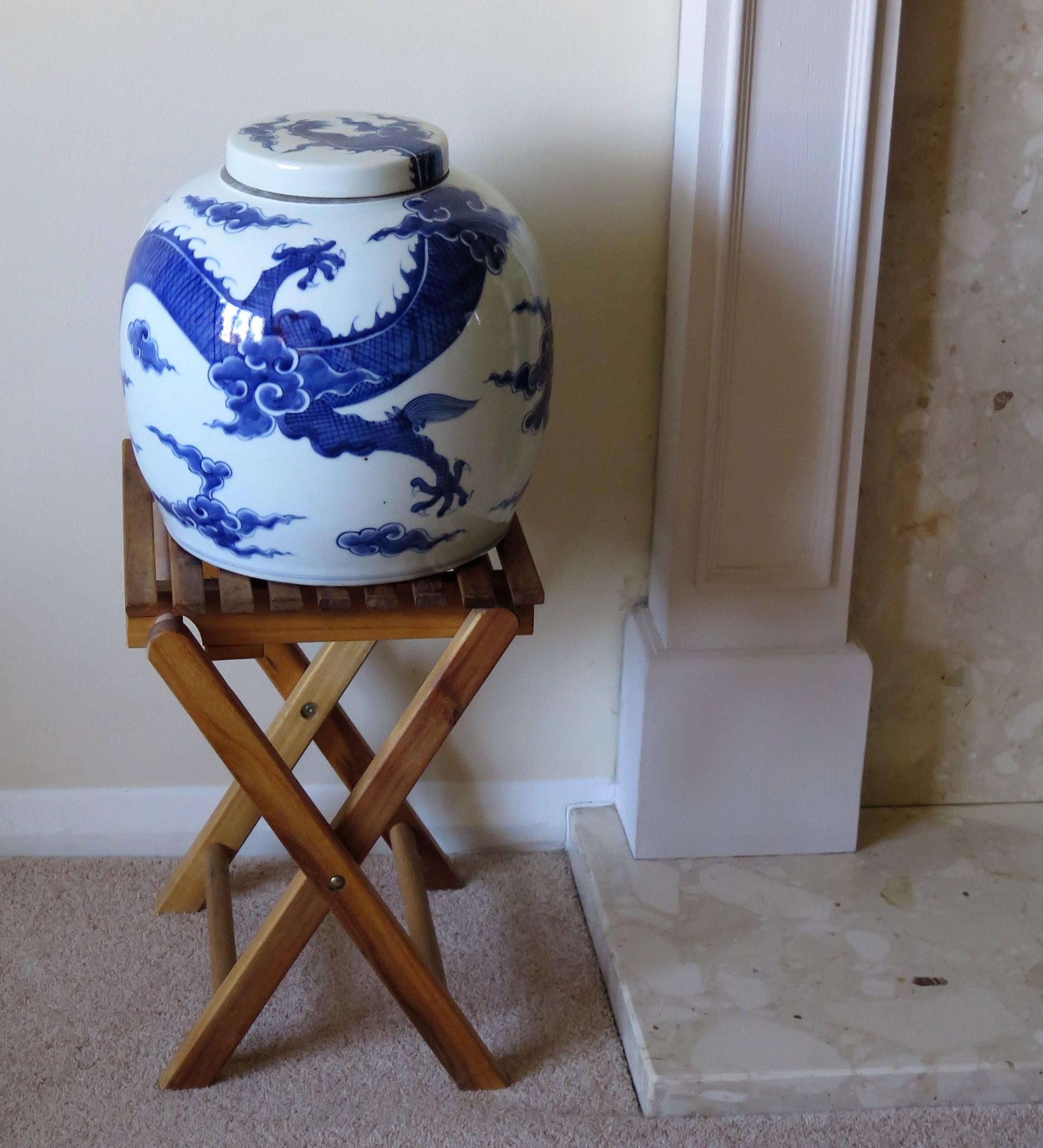 Large Chinese Porcelain Lidded Jar Hand Painted Blue and White, Double Circle 12
