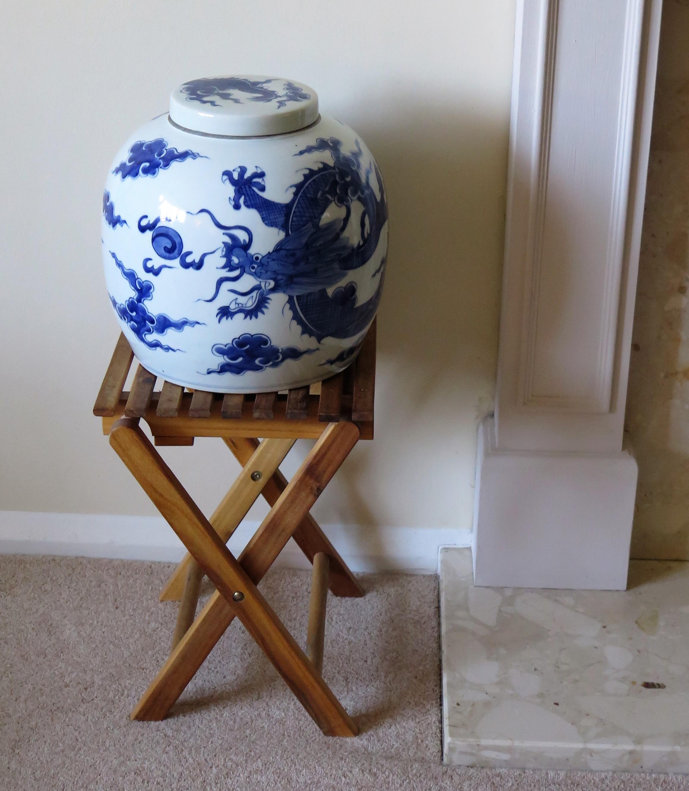 Large Chinese Porcelain Lidded Jar Hand Painted Blue and White, Double Circle 13