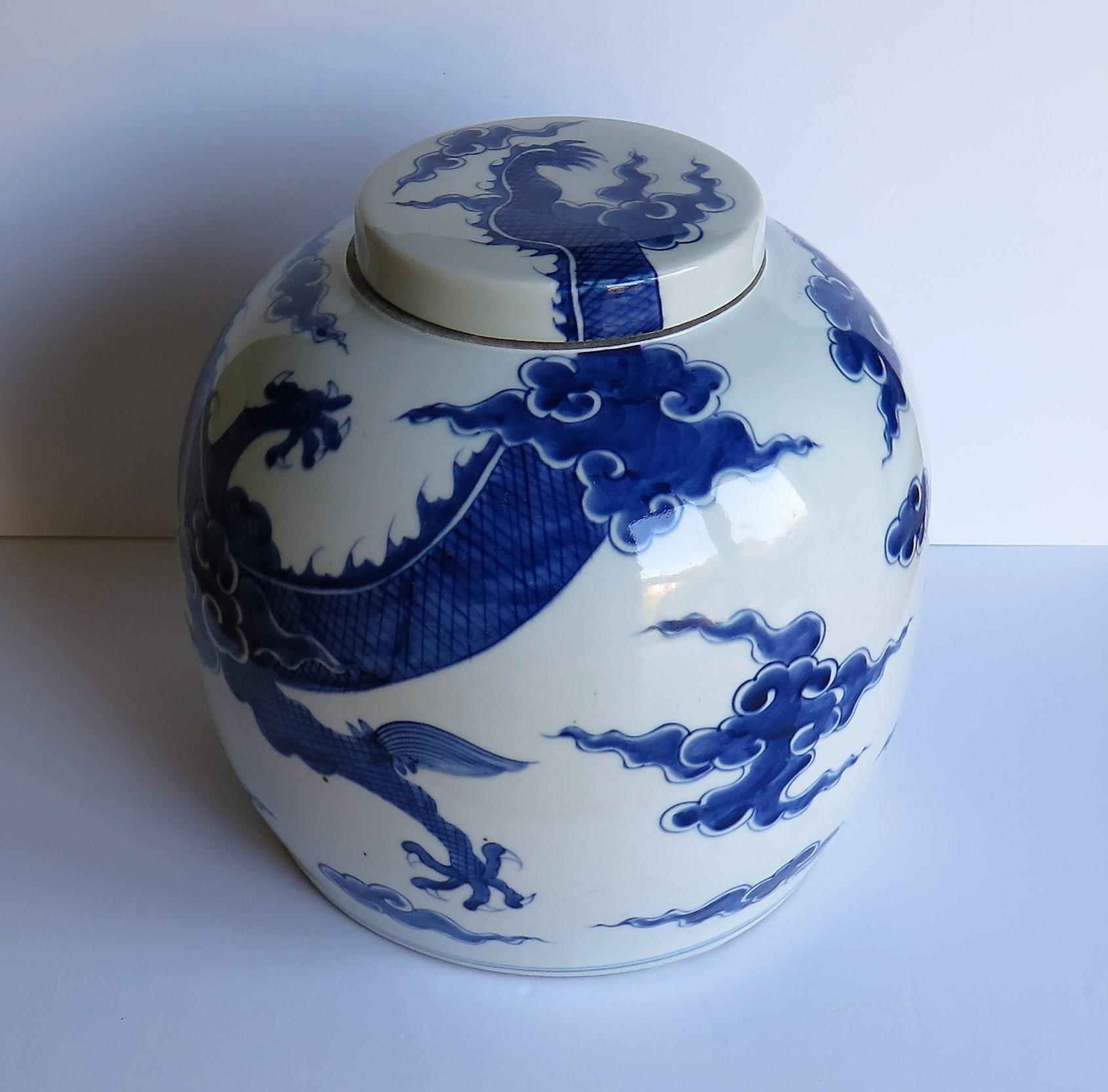 Hand-Painted Large Chinese Porcelain Lidded Jar Hand Painted Blue and White, Double Circle