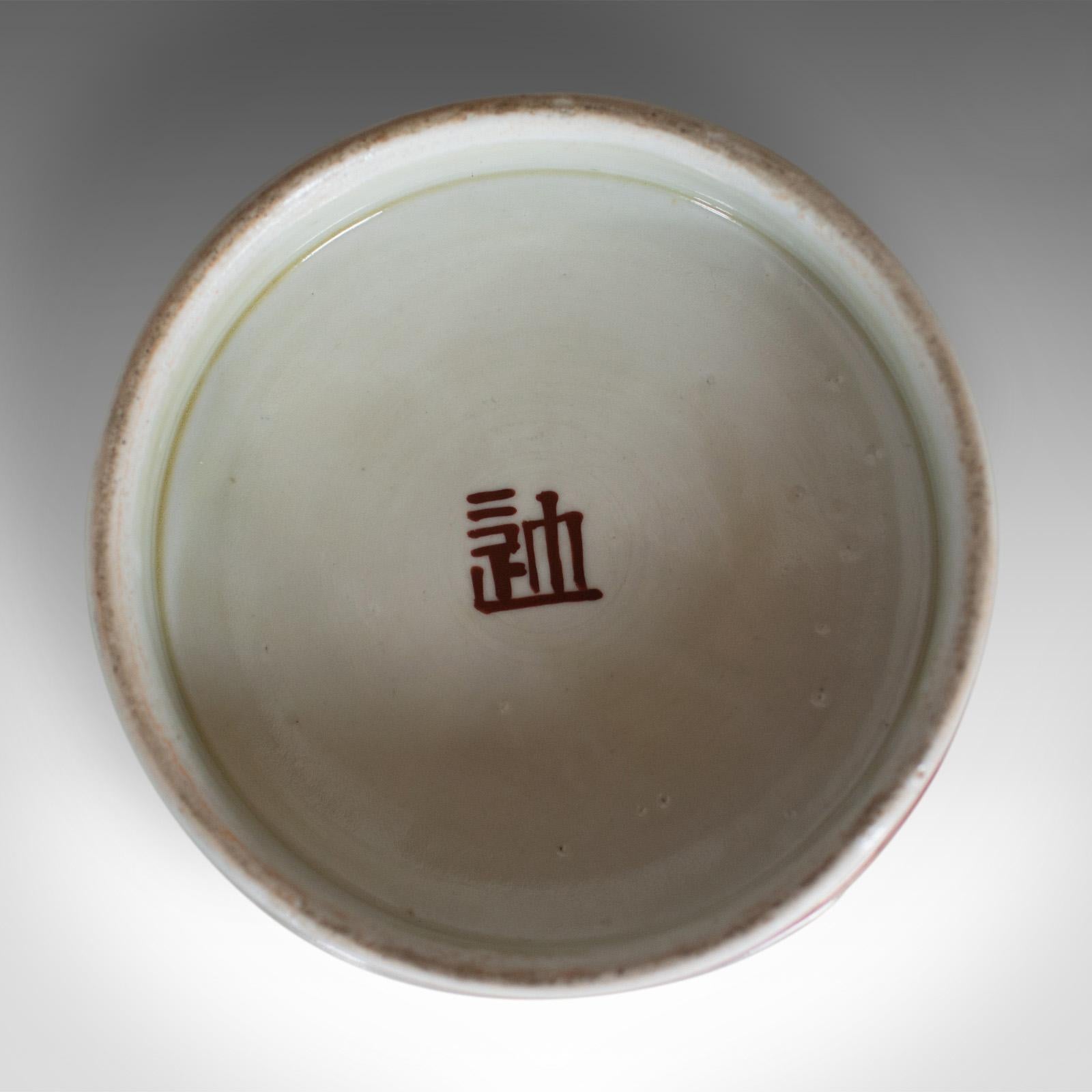 Große chinesische Lychee-Schale aus Porzellan, natürliche Töne, weißer Grund, 20. Jahrhundert im Angebot 1