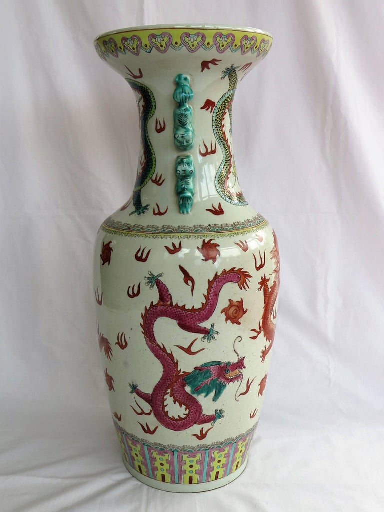Large Chinese Porcelain Vase HandPainted FiveToed Dragons Foo Dog