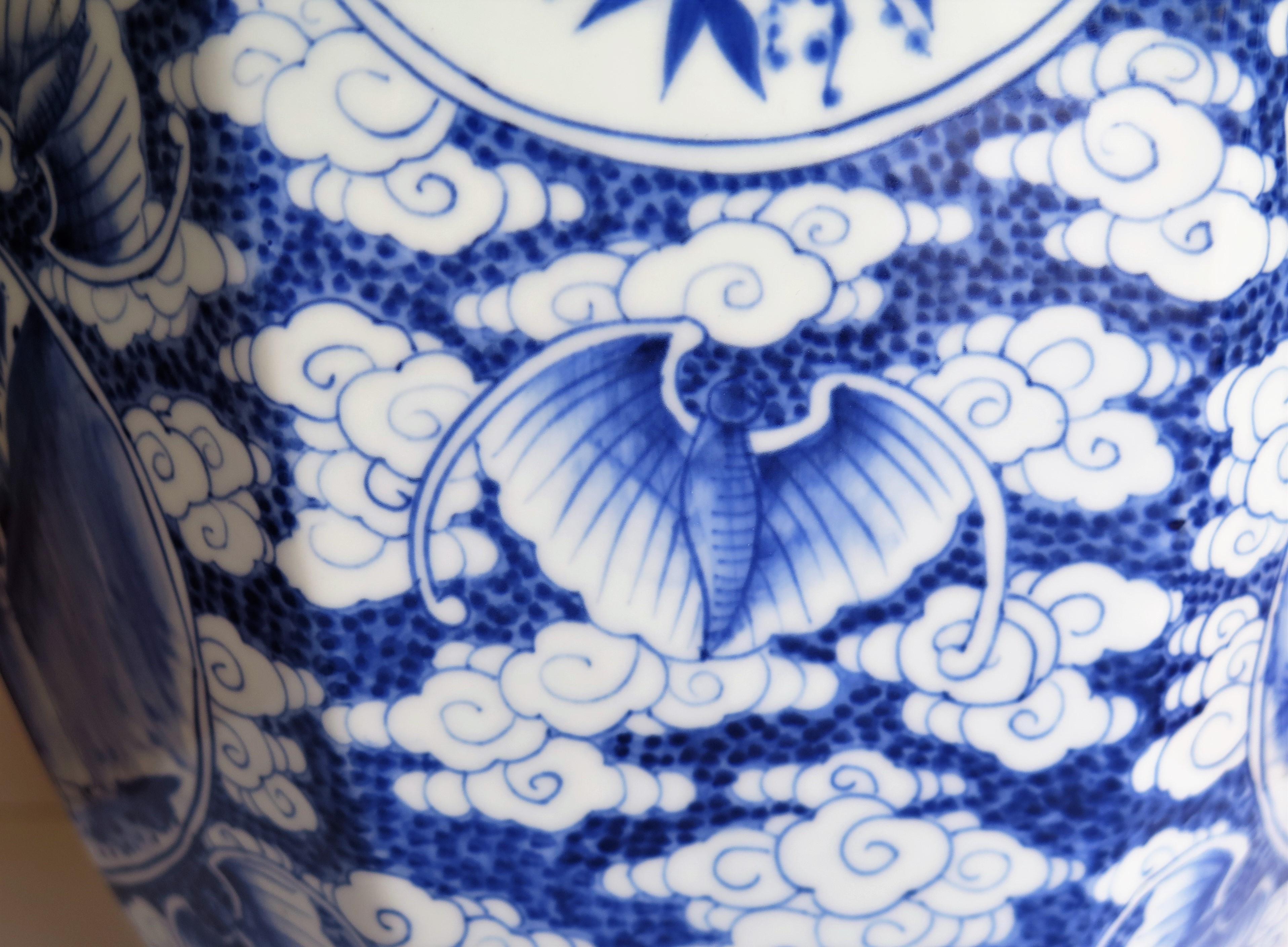 20th Century Large Chinese porcelain Vase finely hand painted blue and white, circa 1920
