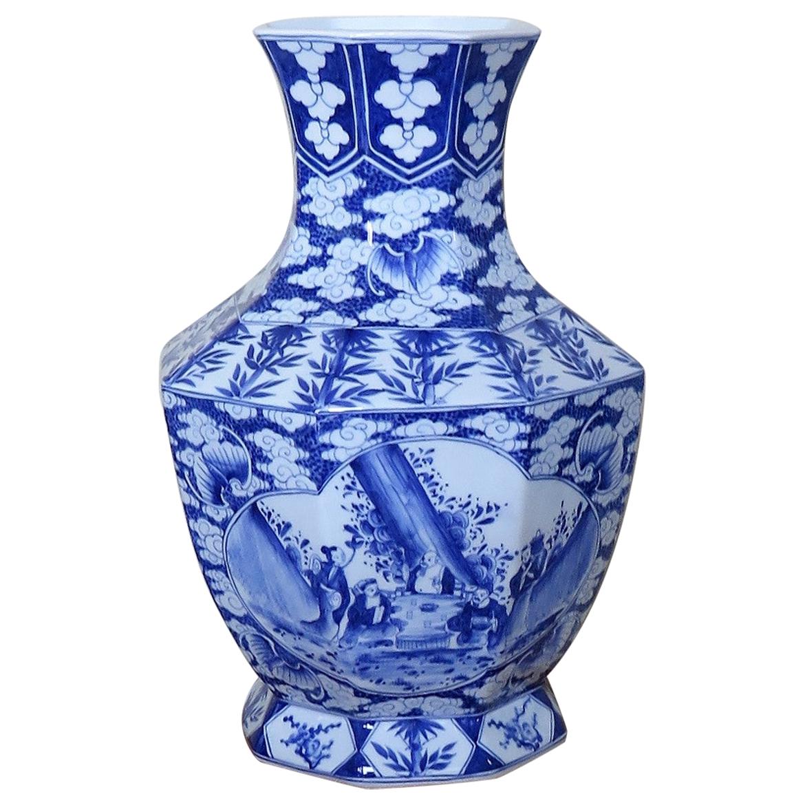 Large Chinese porcelain Vase finely hand painted blue and white, circa 1920