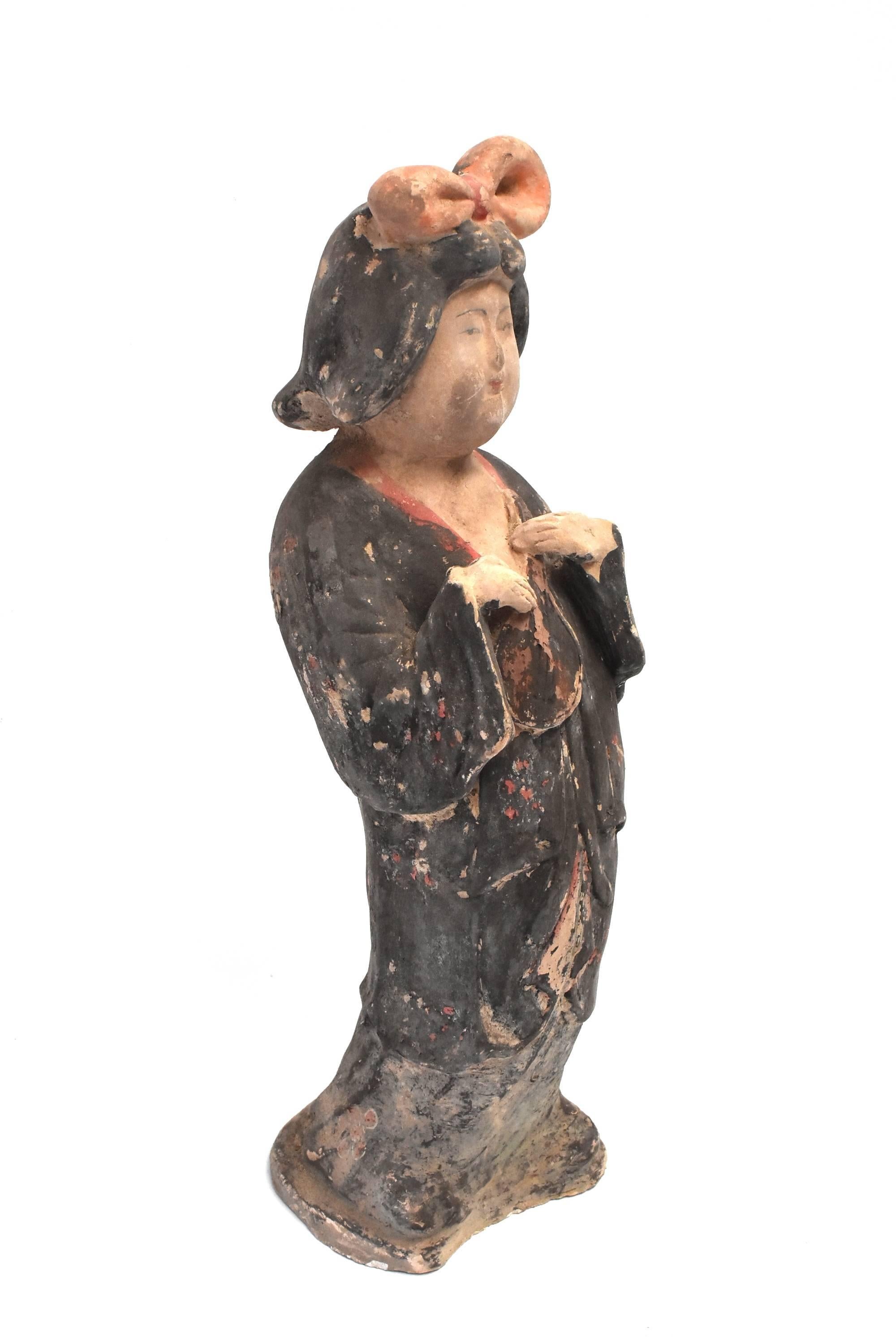 Special pricing! A nice pottery court lady in the Chinese Tang dynasty style. Fine facial features and traditional dress. The lady's expression is peaceful and serene. Her full face and body are consistent with Tang style. Large bow on her hair