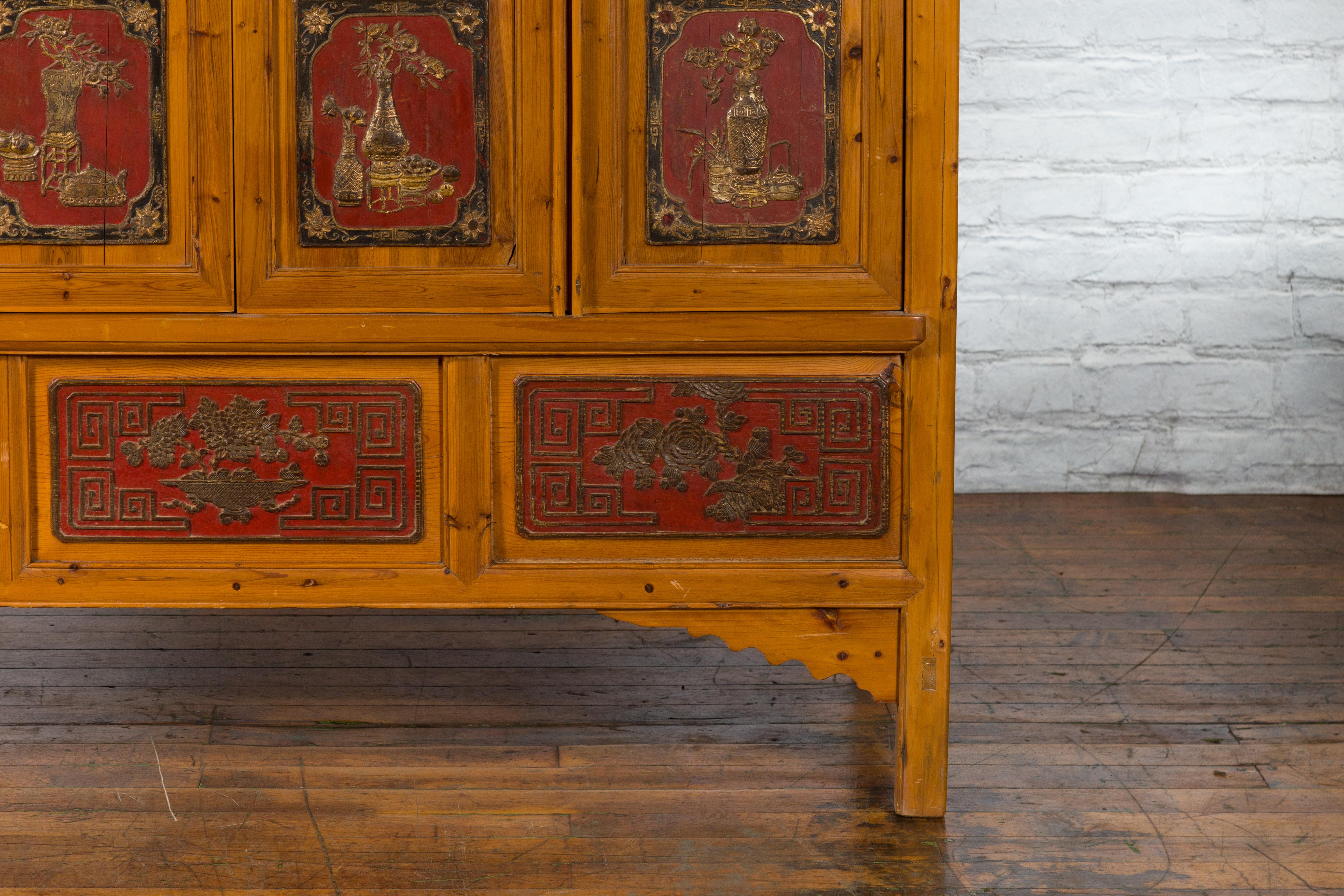 Large Chinese Qing Dynasty 19th Century Cabinet with Hand-Carved and Gilt Panels For Sale 1