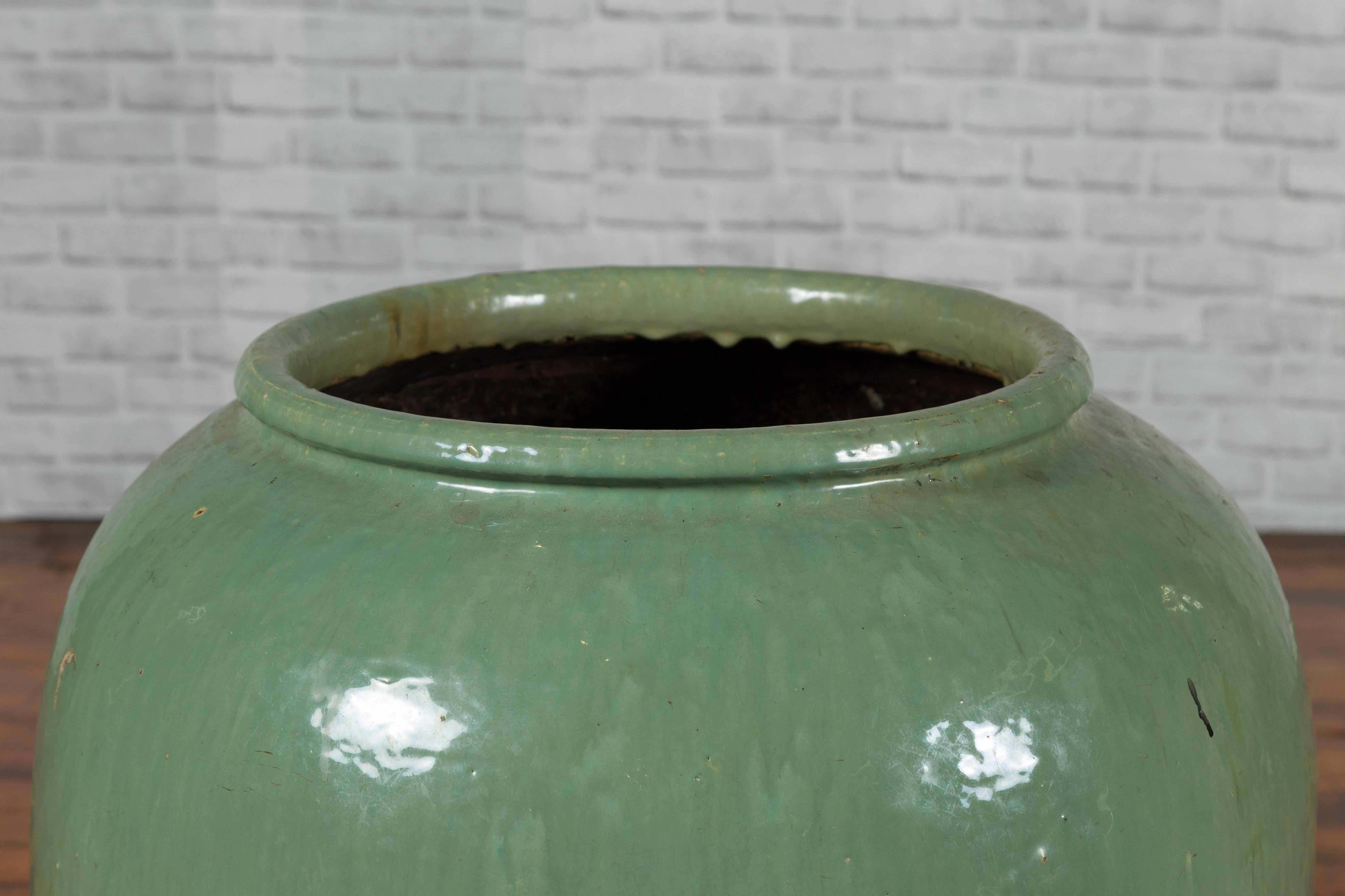 Large Chinese Qing Dynasty 19th Century Green Glazed Storage Jug with Dripping In Good Condition In Yonkers, NY