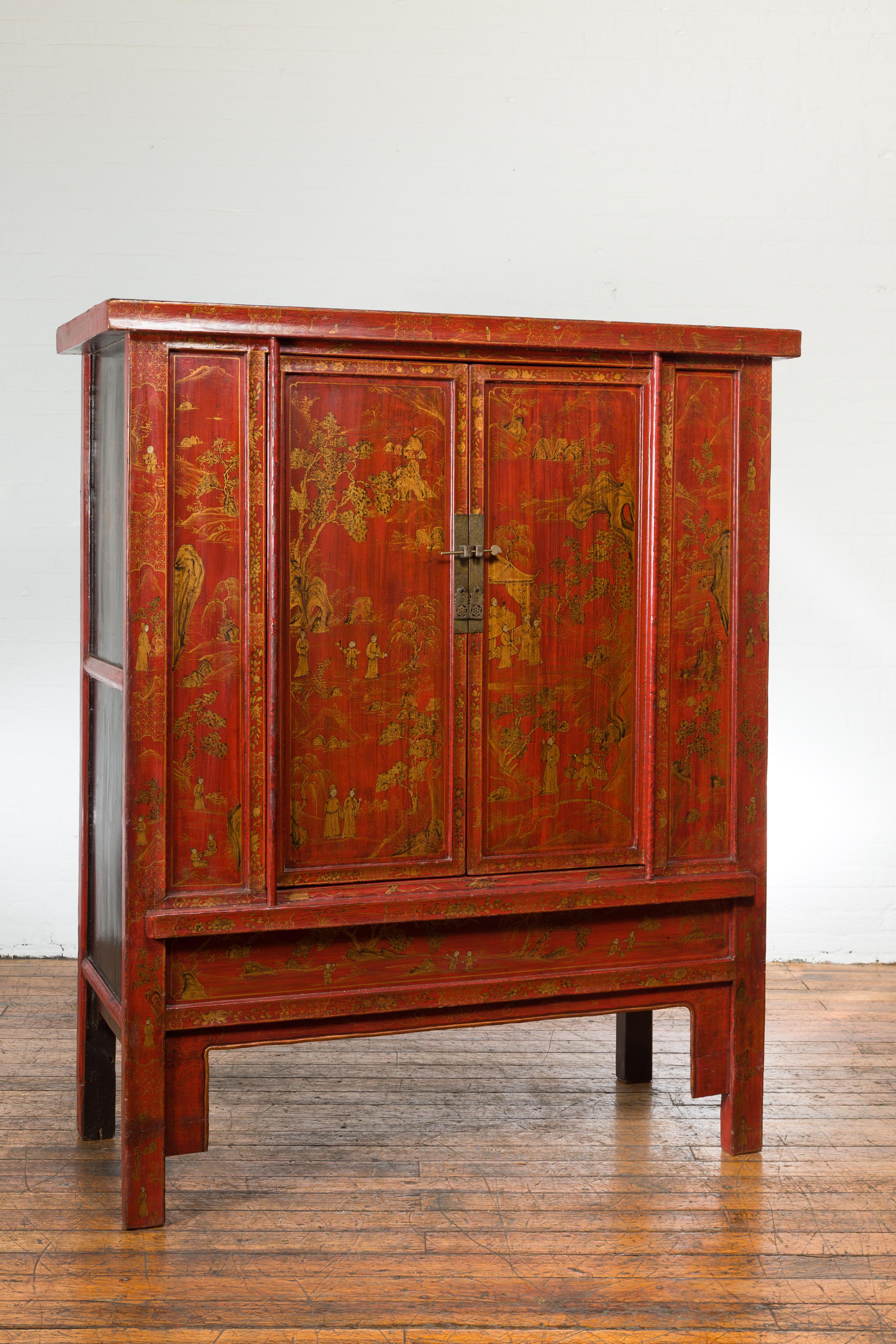 Doré Grande armoire en laque rouge de la dynastie chinoise Qing du 19e siècle avec décor doré en vente