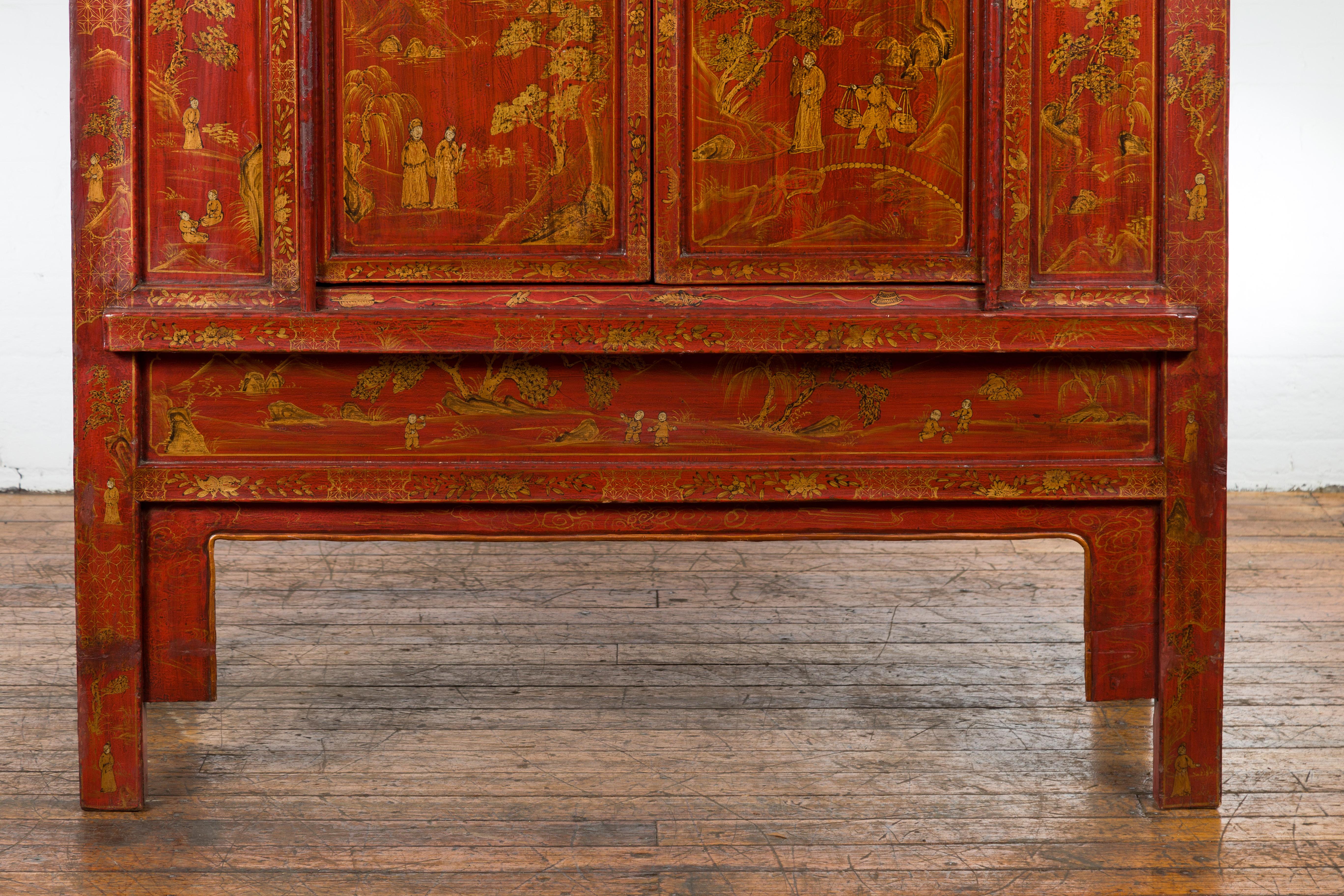 Bois Grande armoire en laque rouge de la dynastie chinoise Qing du 19e siècle avec décor doré en vente