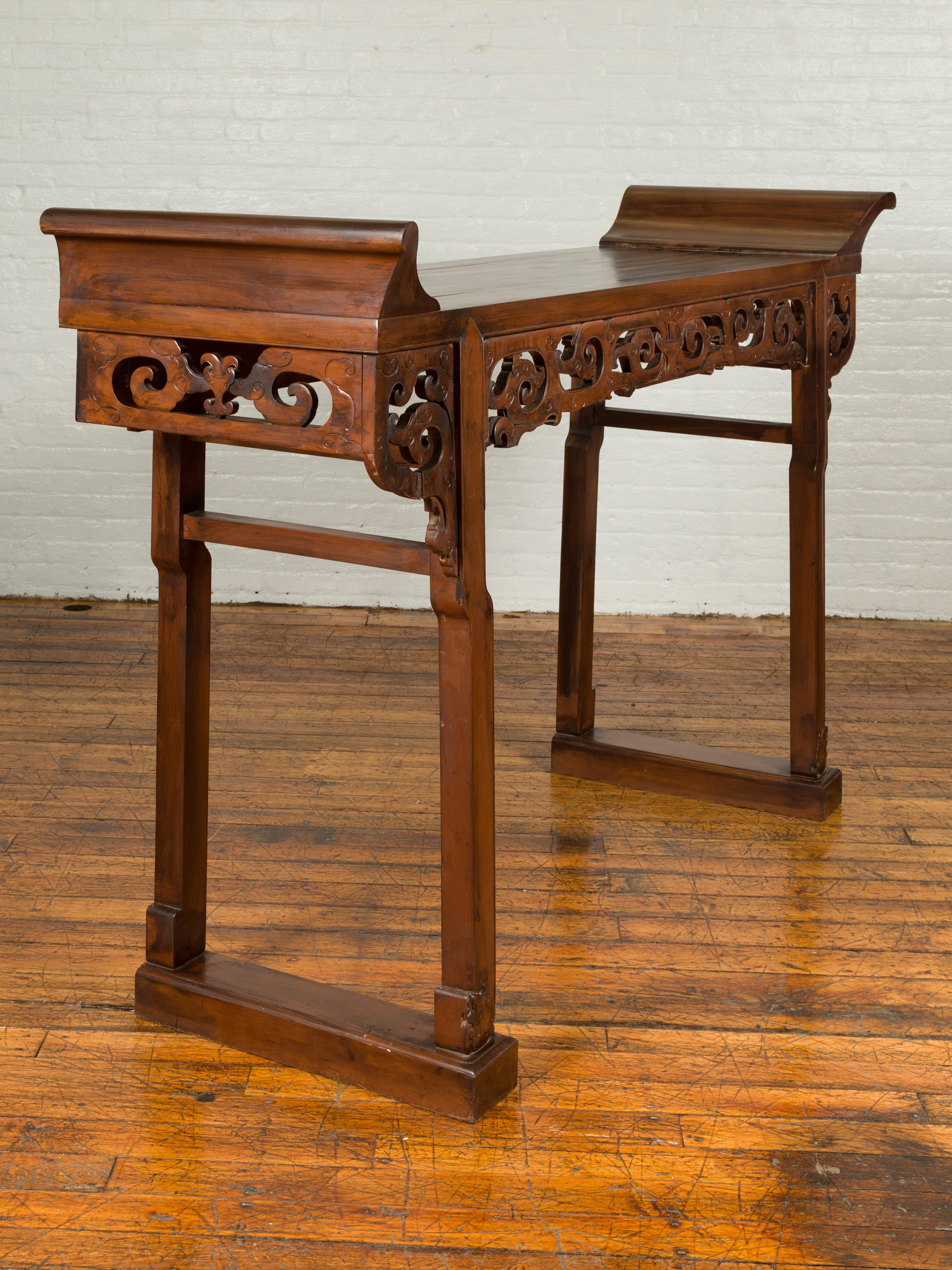 Large Chinese Qing Dynasty Everted Flange Altar Console Table with Carved Apron For Sale 3