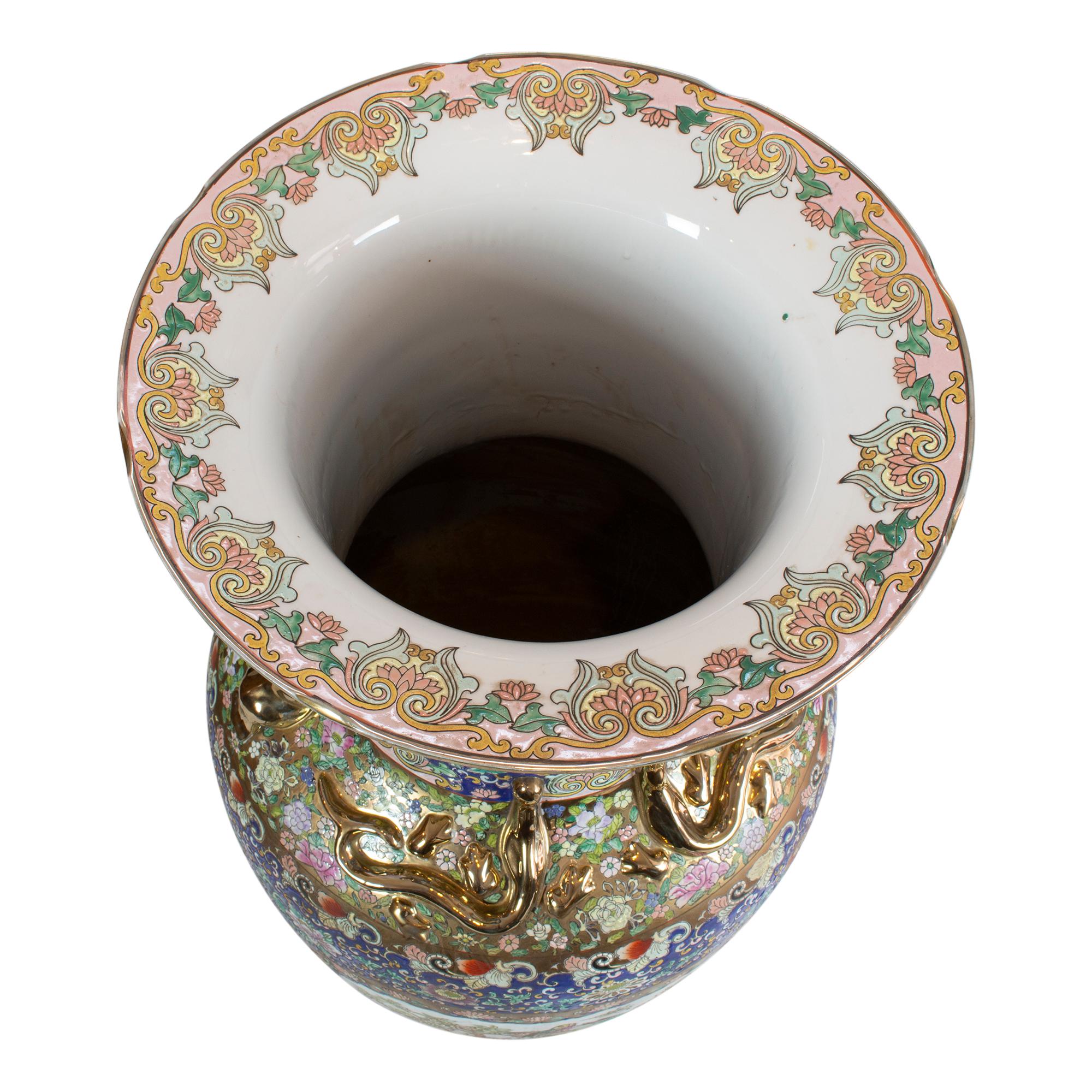 Large Chinese Qing Dynasty / Tongzhi Porcelain Vase For Sale 2