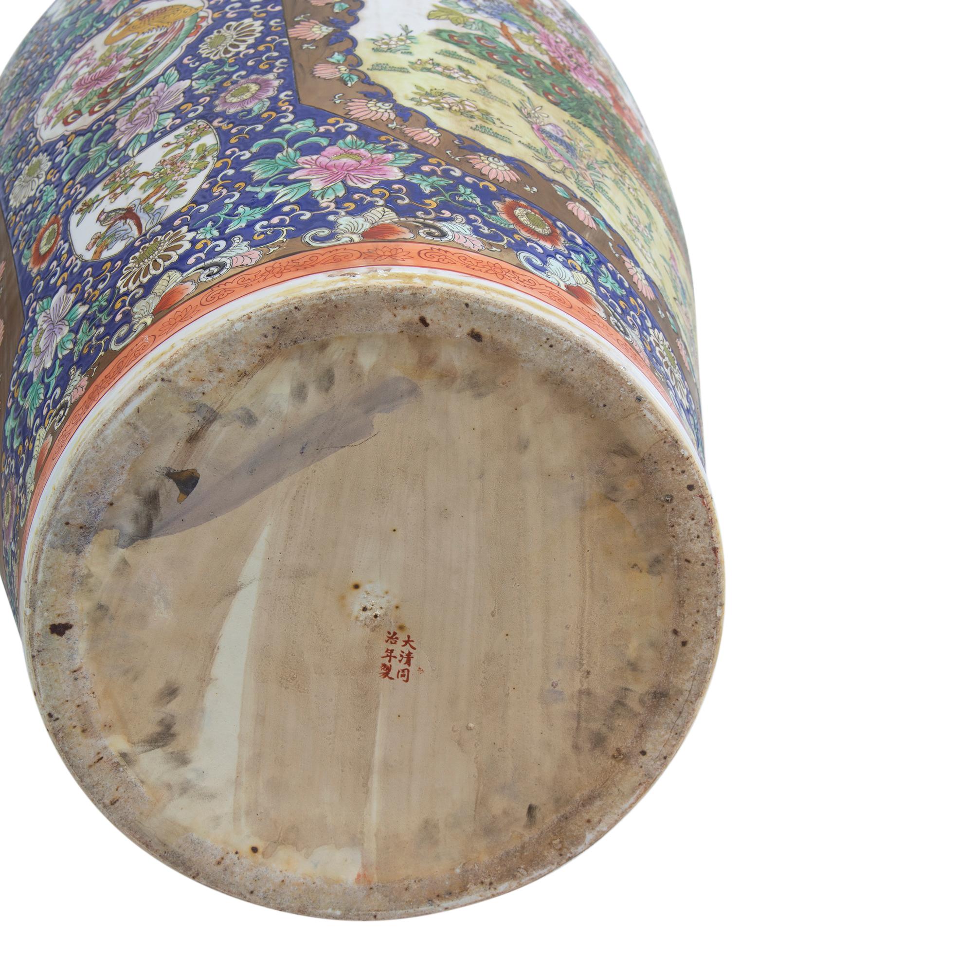 Large Chinese Qing Dynasty / Tongzhi Porcelain Vase For Sale 3